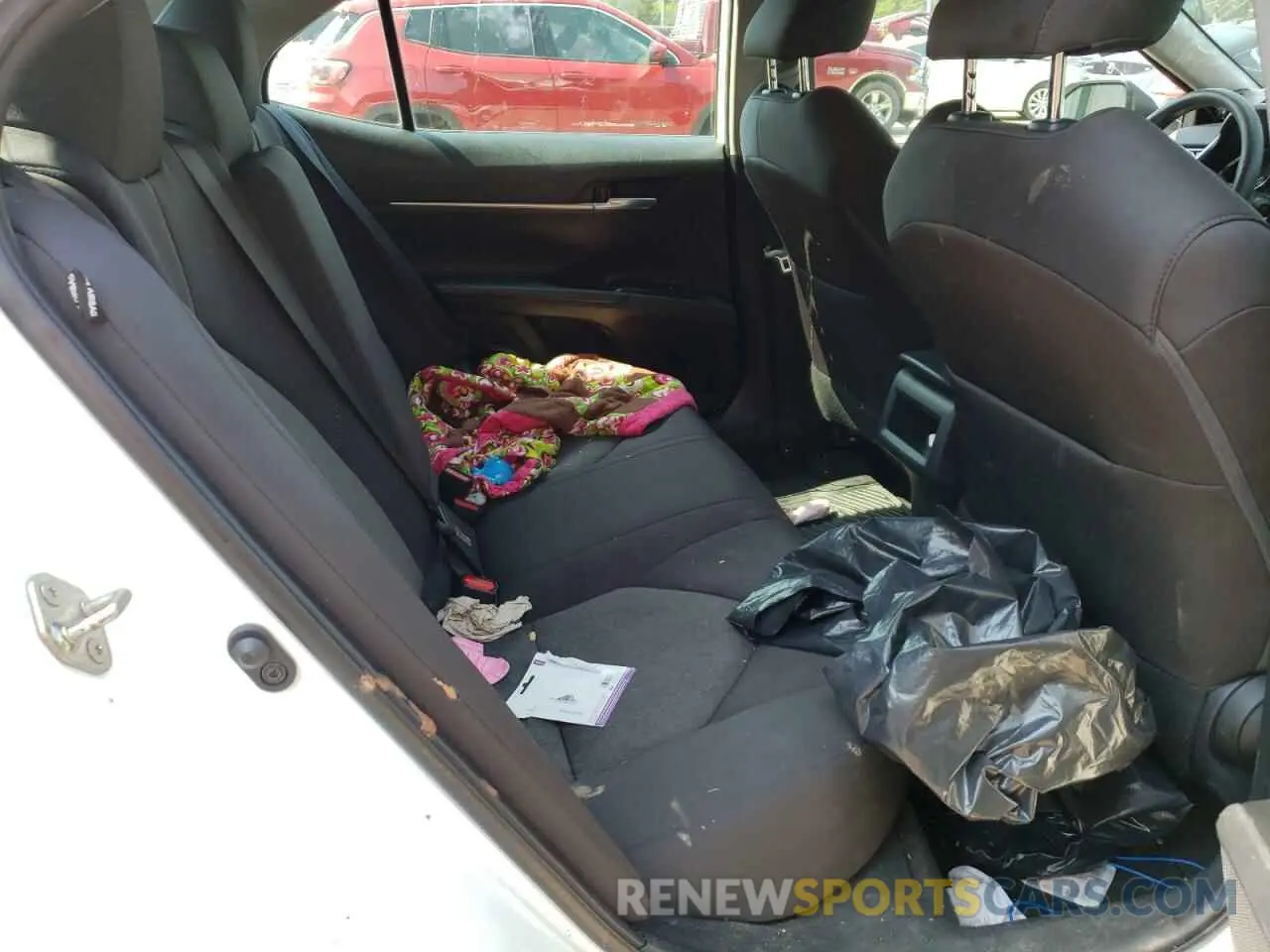 10 Photograph of a damaged car 4T1B11HKXKU270197 TOYOTA CAMRY 2019