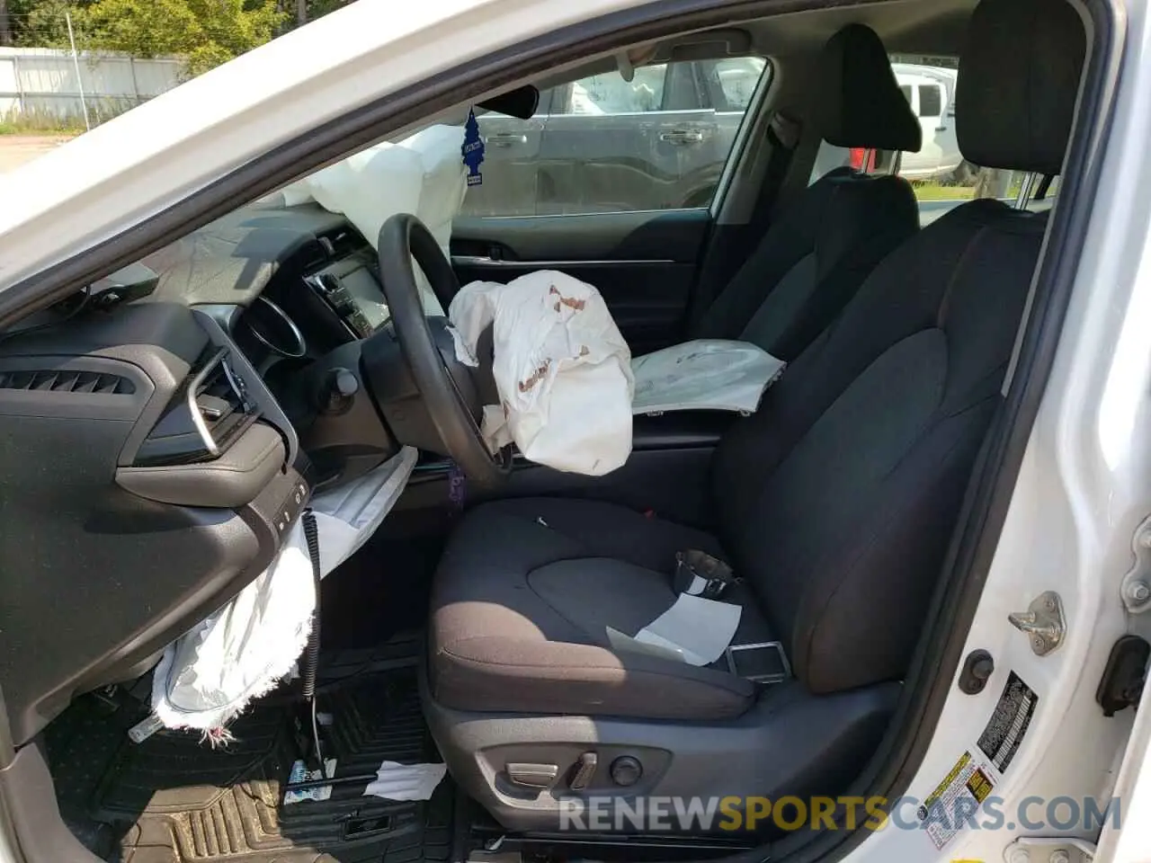 7 Photograph of a damaged car 4T1B11HKXKU270197 TOYOTA CAMRY 2019