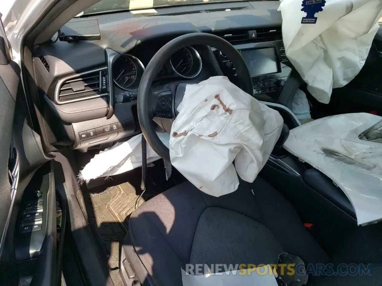 8 Photograph of a damaged car 4T1B11HKXKU270197 TOYOTA CAMRY 2019