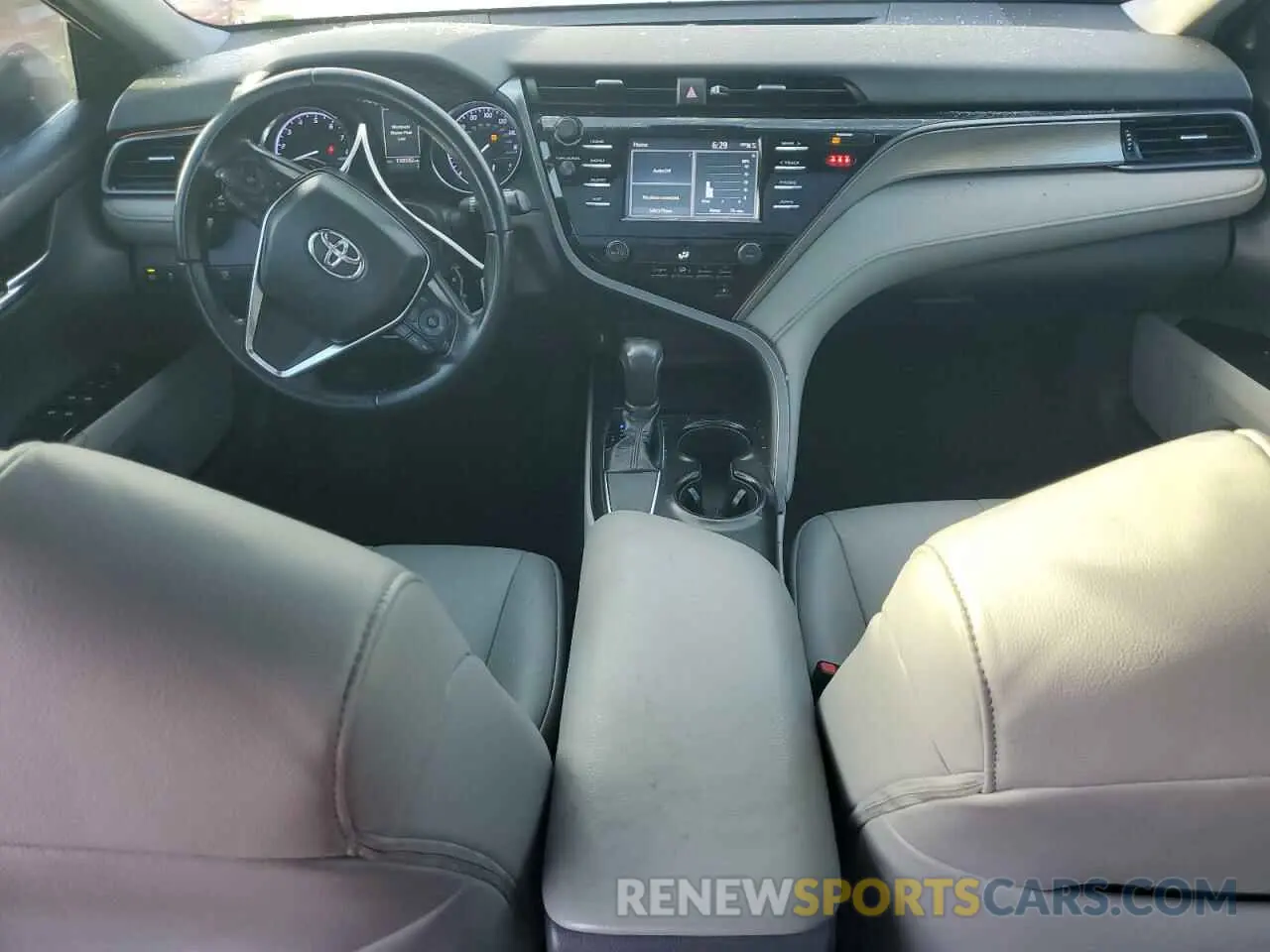 8 Photograph of a damaged car 4T1B11HKXKU270815 TOYOTA CAMRY 2019