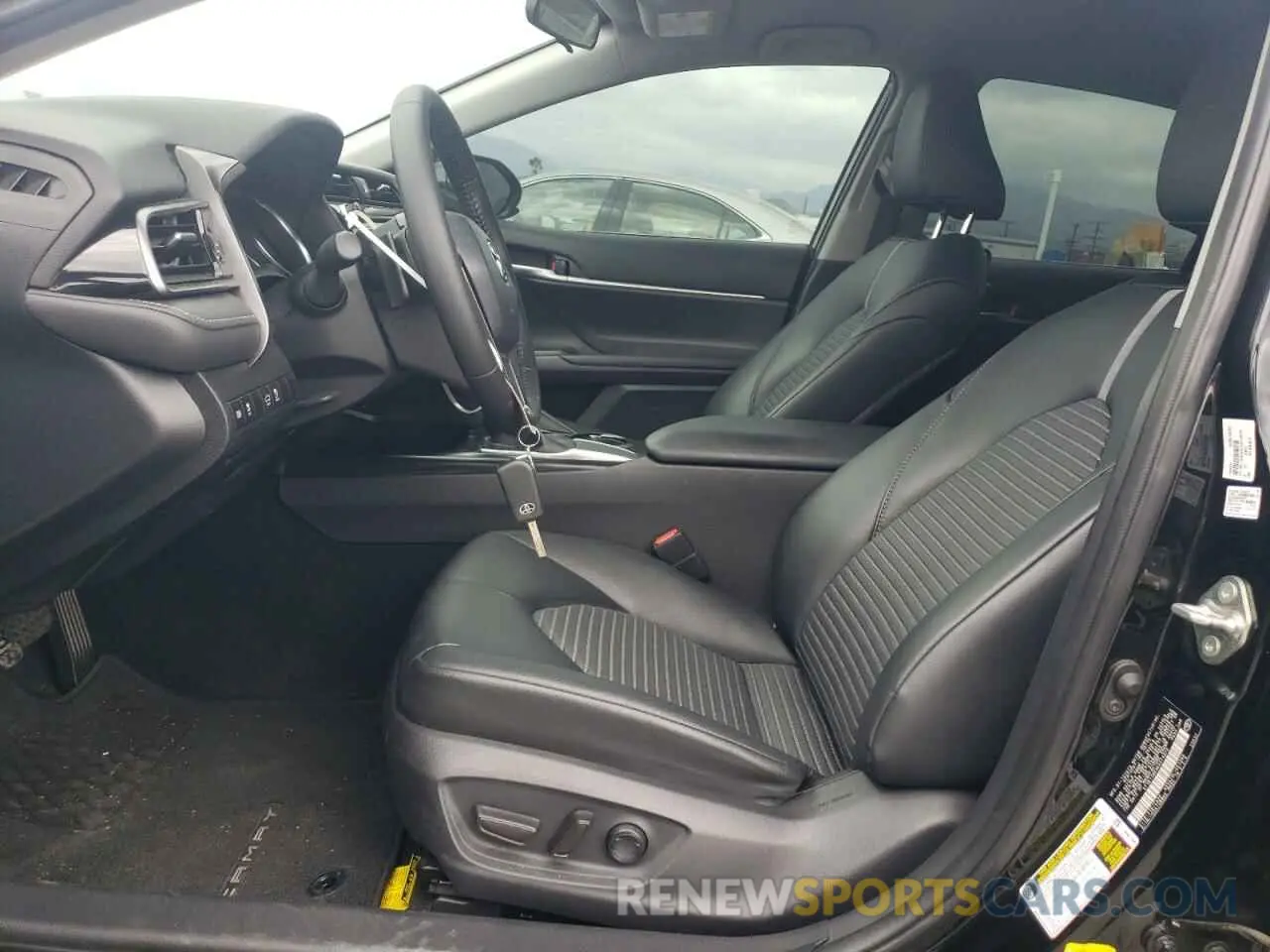 7 Photograph of a damaged car 4T1B11HKXKU274976 TOYOTA CAMRY 2019