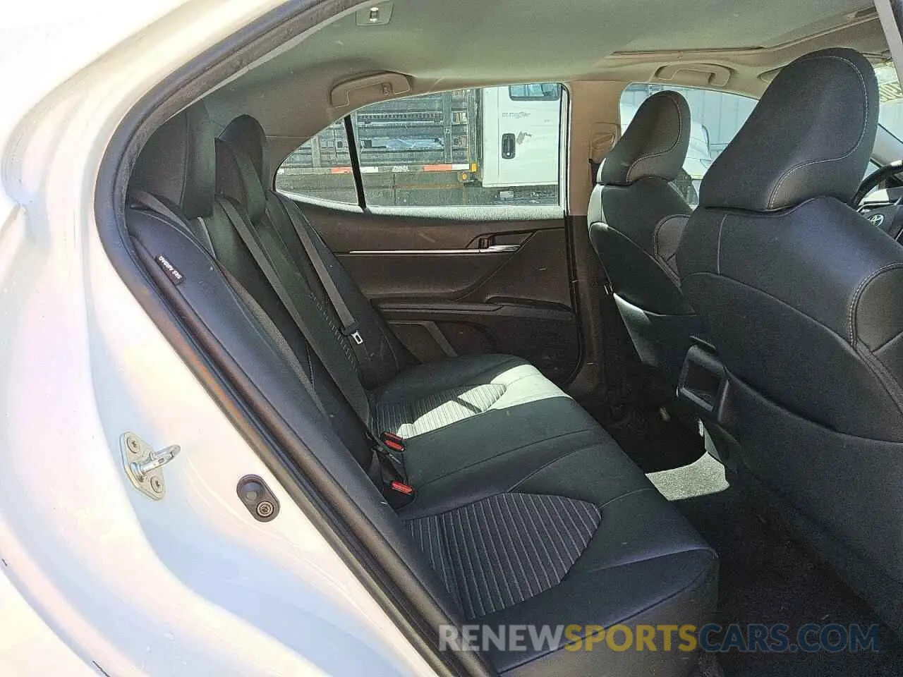 10 Photograph of a damaged car 4T1B11HKXKU275223 TOYOTA CAMRY 2019
