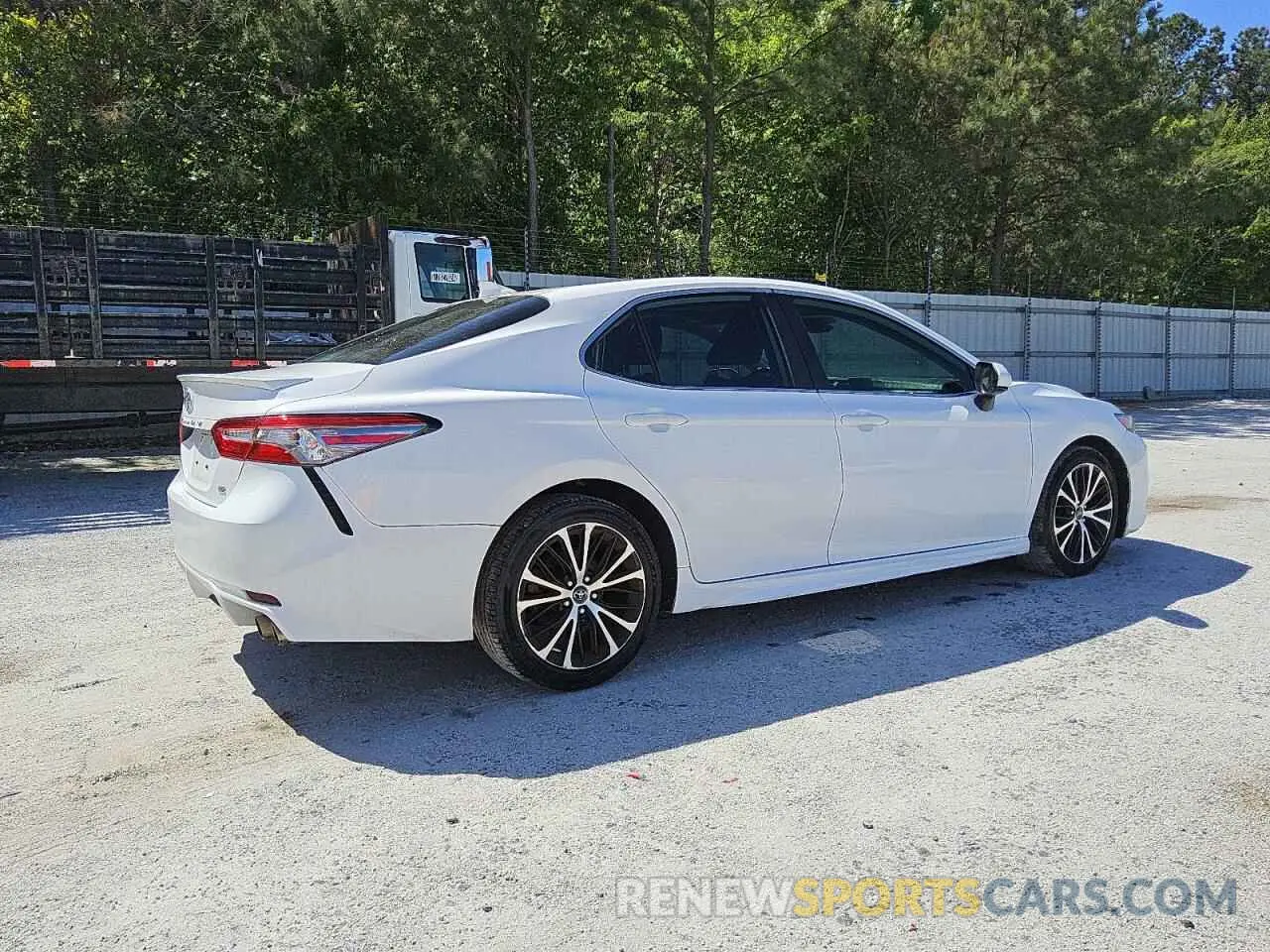 3 Photograph of a damaged car 4T1B11HKXKU275223 TOYOTA CAMRY 2019