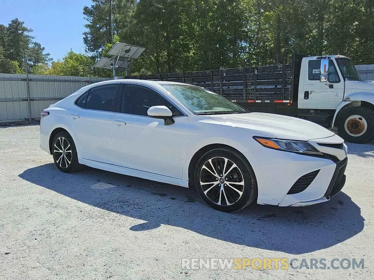 4 Photograph of a damaged car 4T1B11HKXKU275223 TOYOTA CAMRY 2019