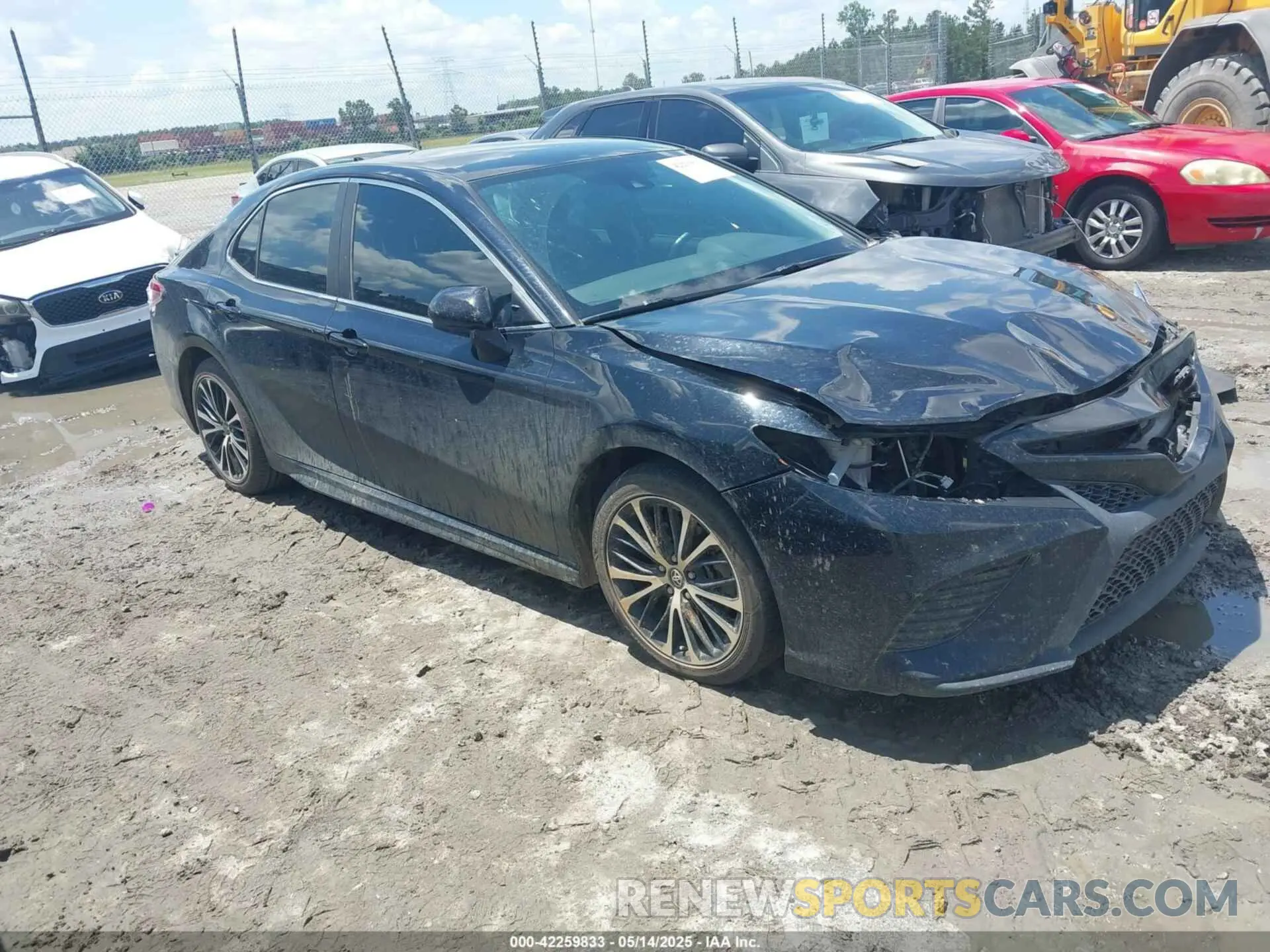 1 Photograph of a damaged car 4T1B11HKXKU282043 TOYOTA CAMRY 2019