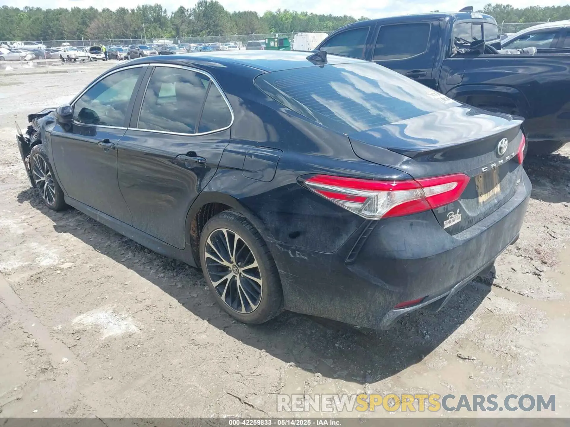 3 Photograph of a damaged car 4T1B11HKXKU282043 TOYOTA CAMRY 2019