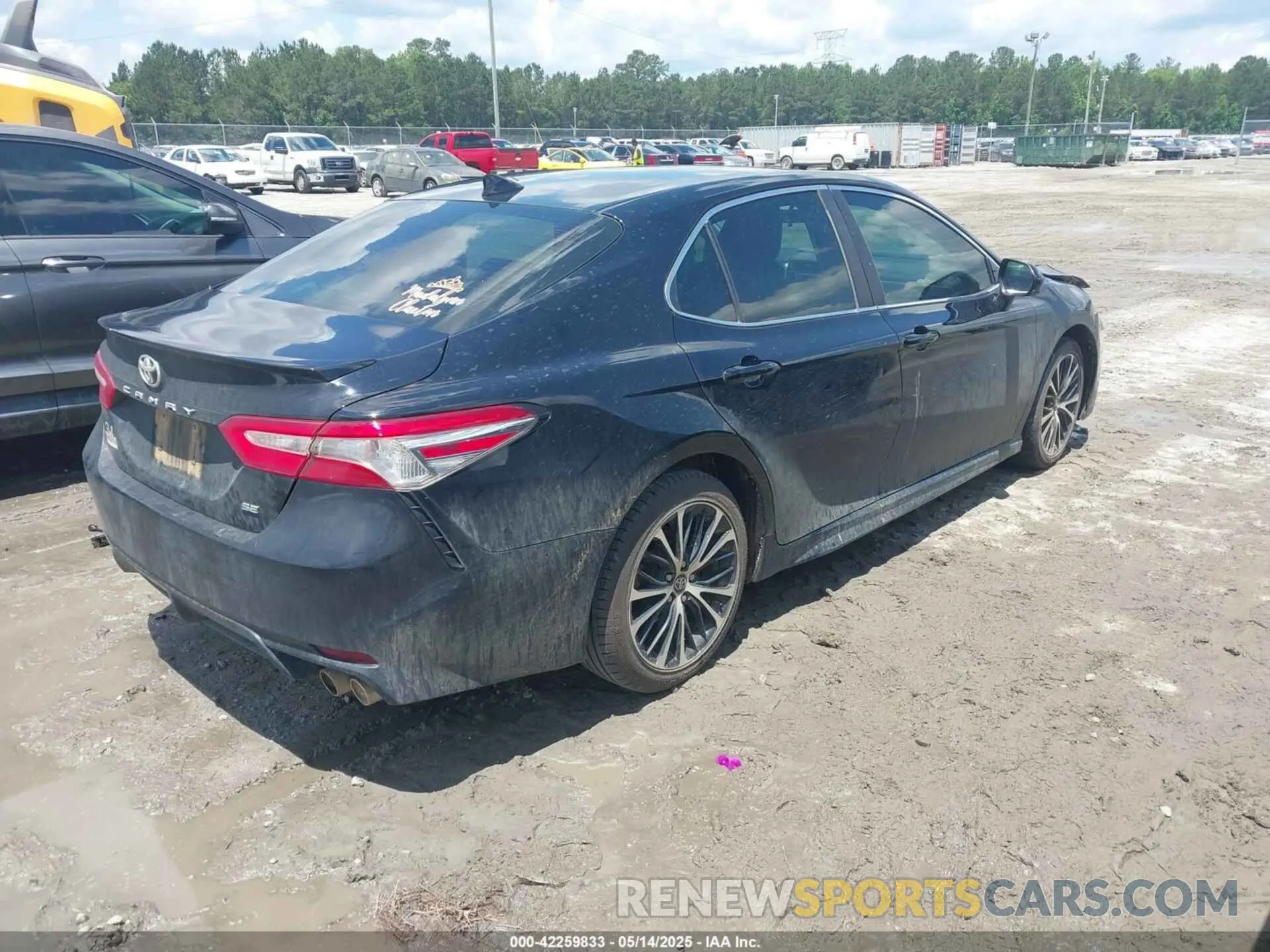 4 Photograph of a damaged car 4T1B11HKXKU282043 TOYOTA CAMRY 2019