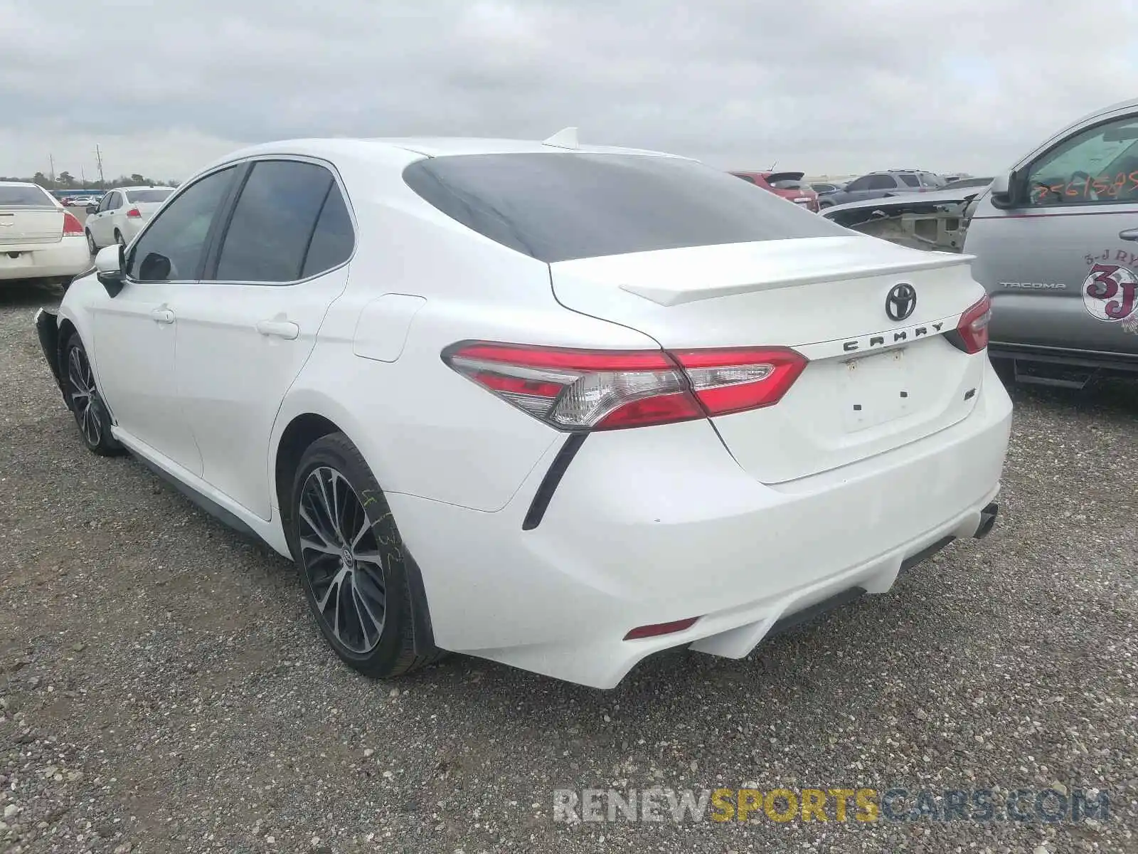 3 Photograph of a damaged car 4T1B11HKXKU282799 TOYOTA CAMRY 2019