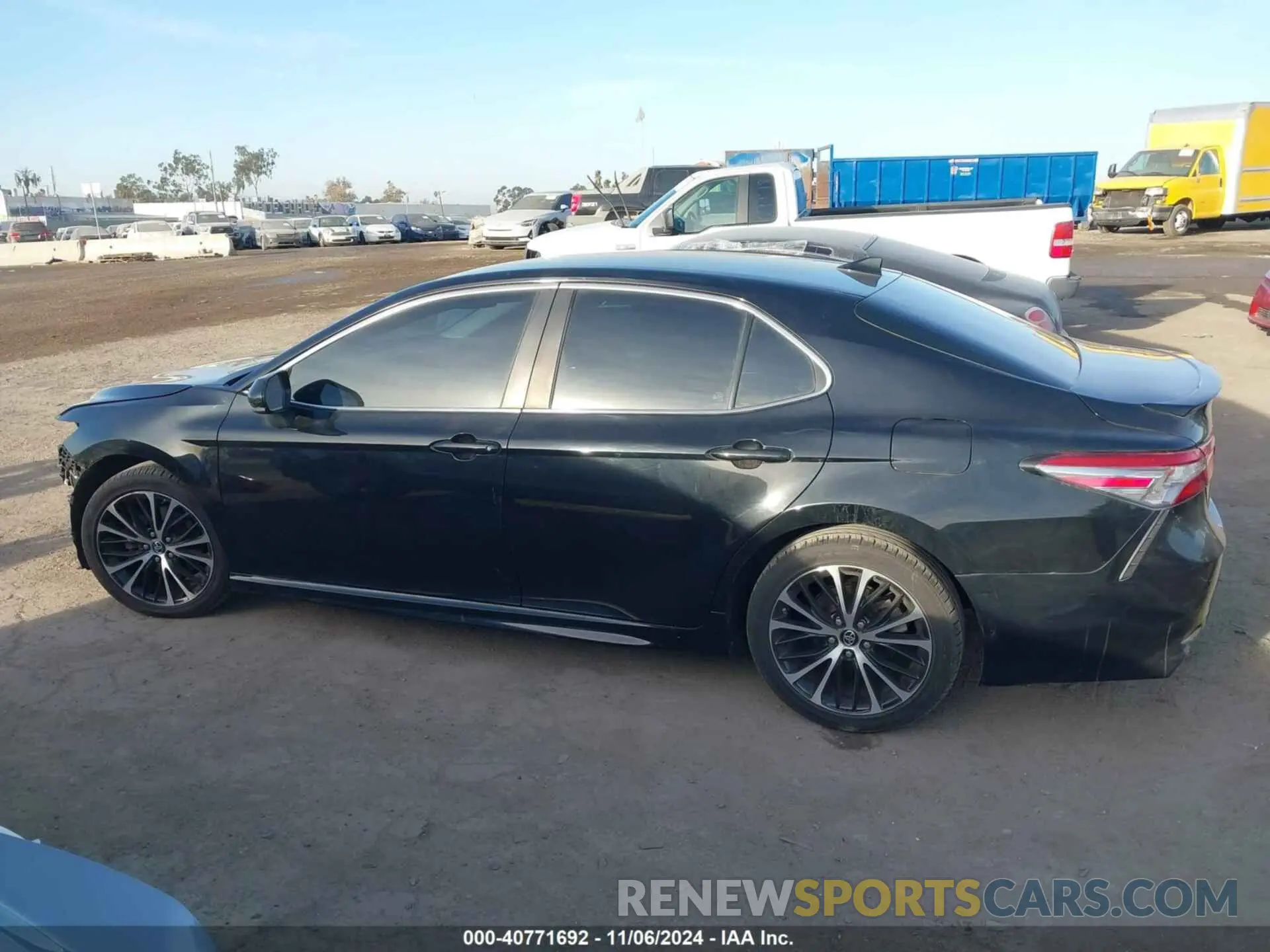 15 Photograph of a damaged car 4T1B11HKXKU282821 TOYOTA CAMRY 2019