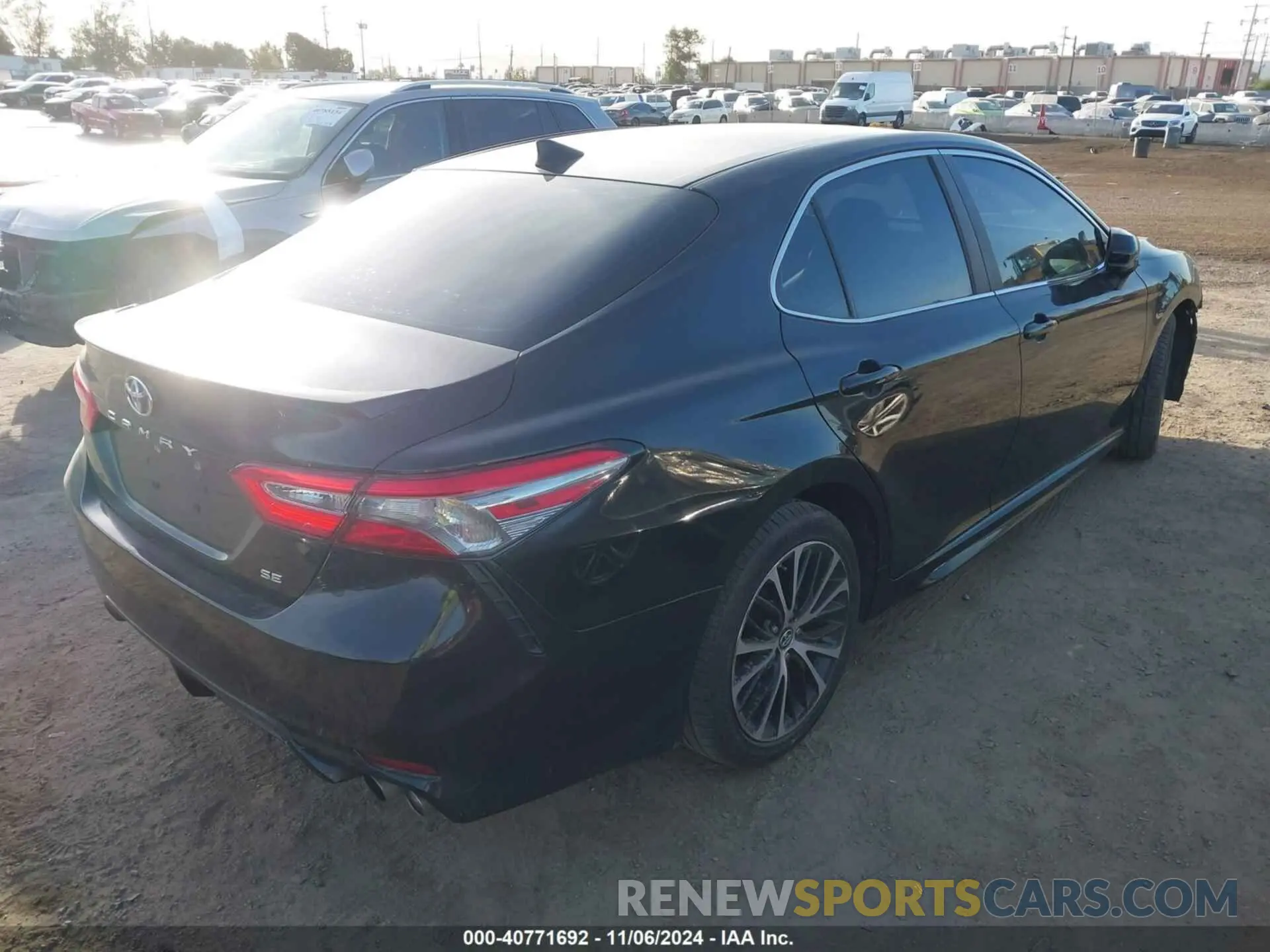 4 Photograph of a damaged car 4T1B11HKXKU282821 TOYOTA CAMRY 2019