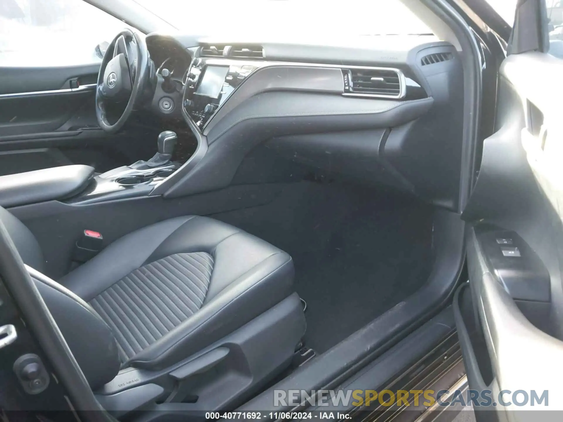 5 Photograph of a damaged car 4T1B11HKXKU282821 TOYOTA CAMRY 2019