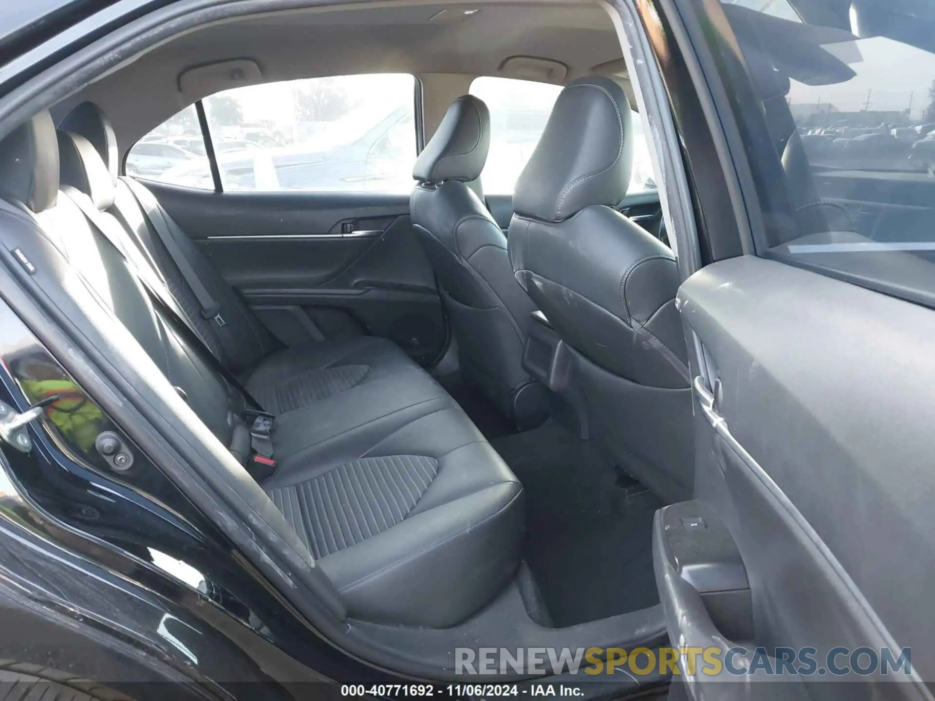 8 Photograph of a damaged car 4T1B11HKXKU282821 TOYOTA CAMRY 2019
