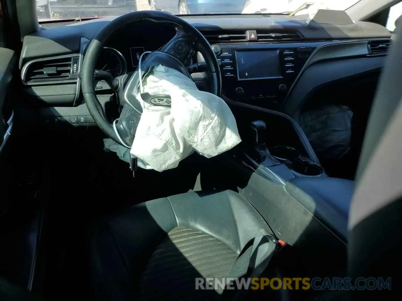 8 Photograph of a damaged car 4T1B11HKXKU285430 TOYOTA CAMRY 2019
