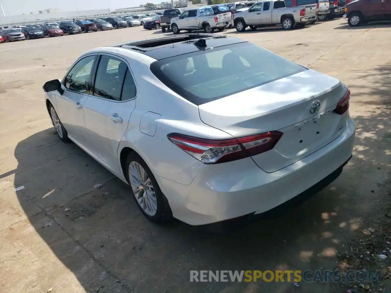 3 Photograph of a damaged car 4T1B11HKXKU293575 TOYOTA CAMRY 2019