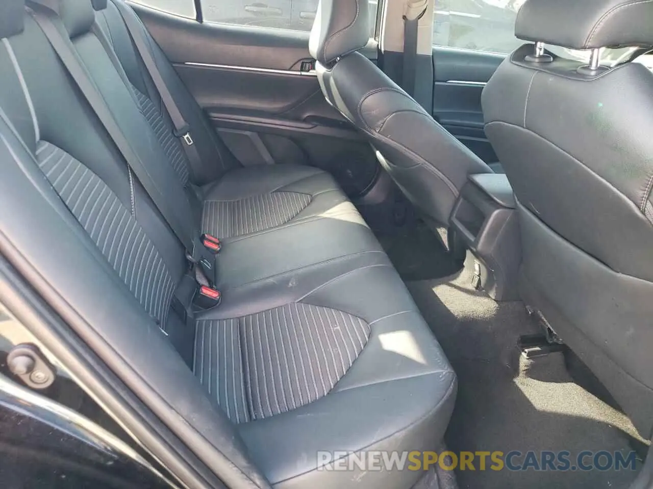 10 Photograph of a damaged car 4T1B11HKXKU296850 TOYOTA CAMRY 2019