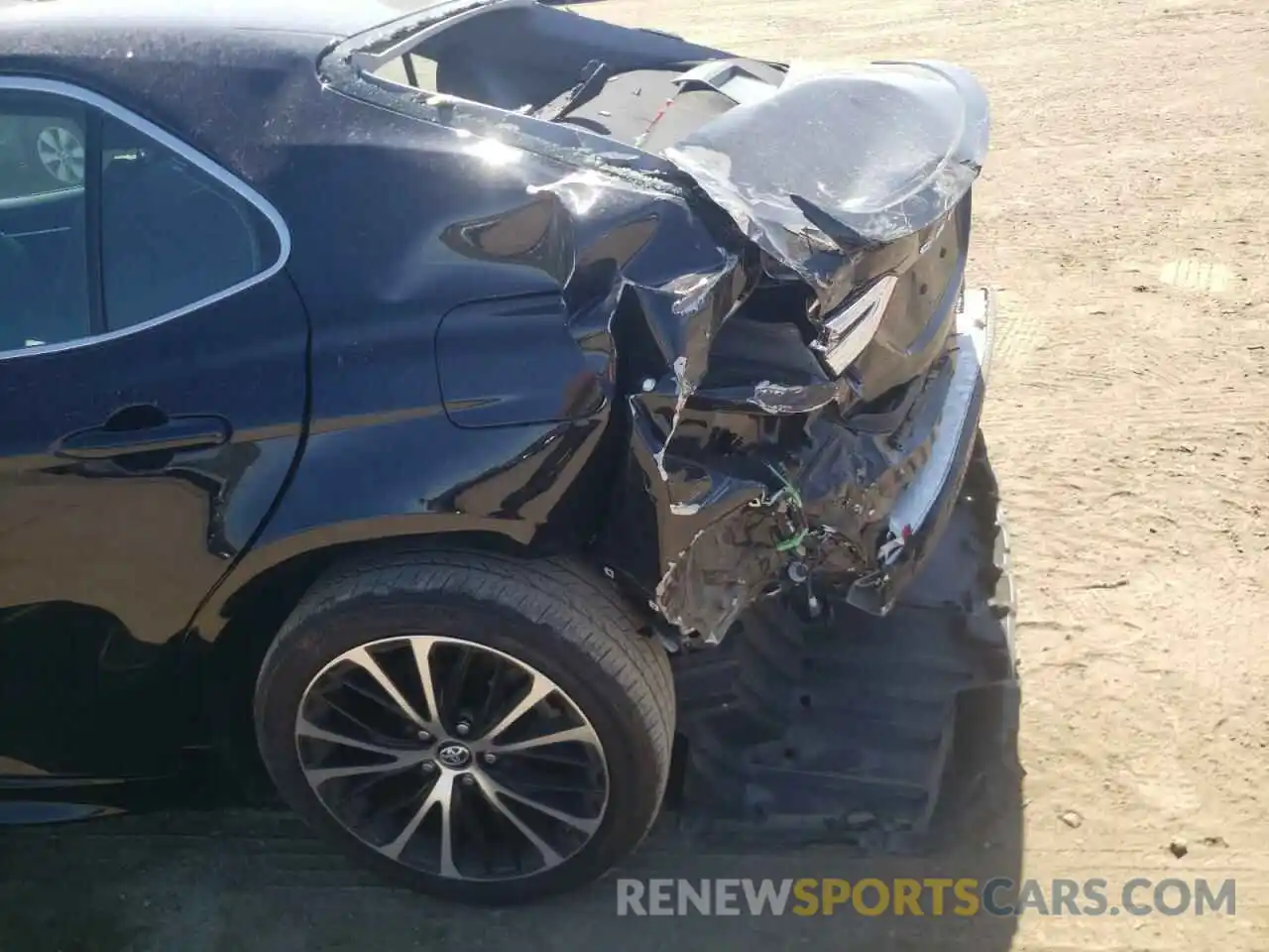 9 Photograph of a damaged car 4T1B11HKXKU297464 TOYOTA CAMRY 2019