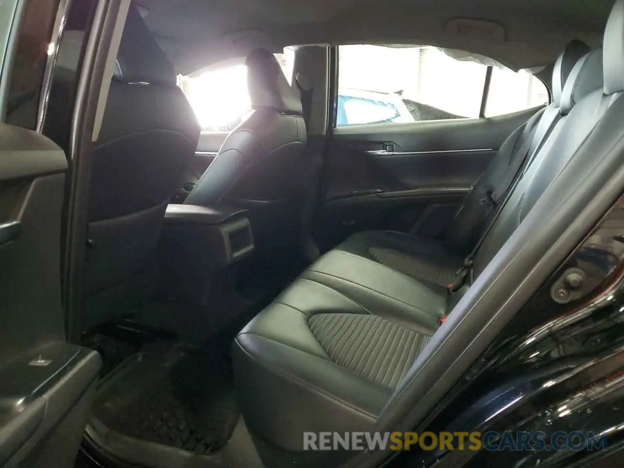 10 Photograph of a damaged car 4T1B11HKXKU300170 TOYOTA CAMRY 2019