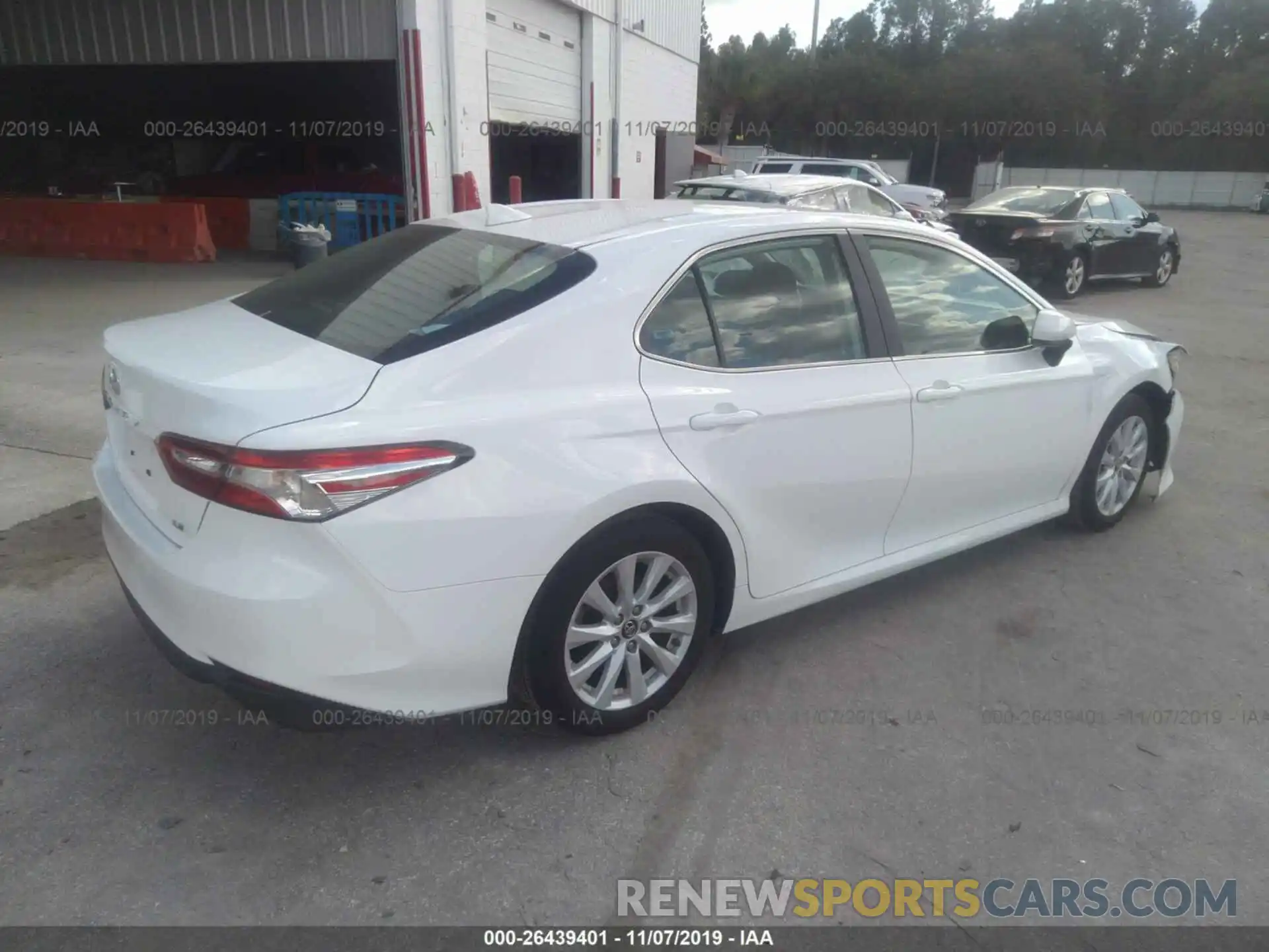 4 Photograph of a damaged car 4T1B11HKXKU680742 TOYOTA CAMRY 2019