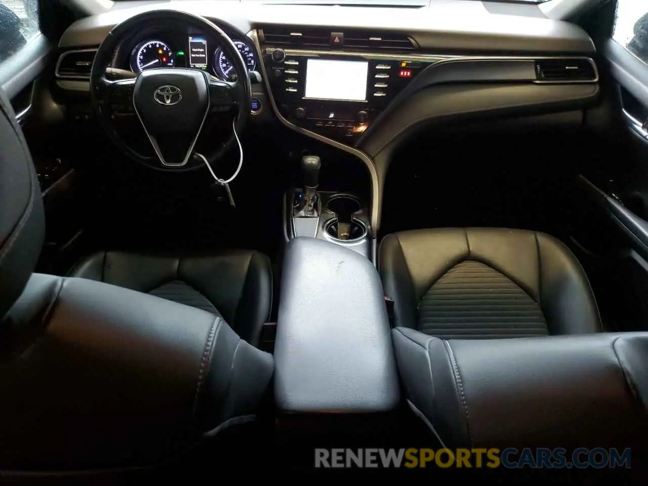 8 Photograph of a damaged car 4T1B11HKXKU684144 TOYOTA CAMRY 2019