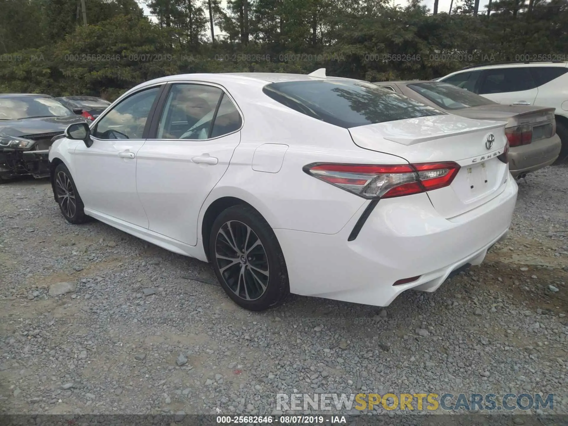 3 Photograph of a damaged car 4T1B11HKXKU691563 TOYOTA CAMRY 2019