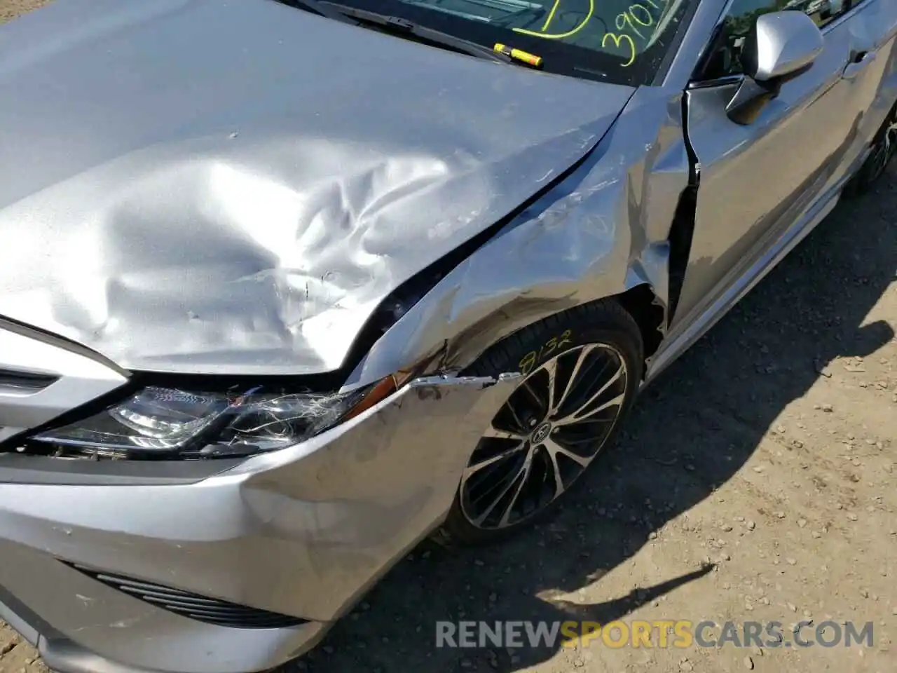 9 Photograph of a damaged car 4T1B11HKXKU694074 TOYOTA CAMRY 2019