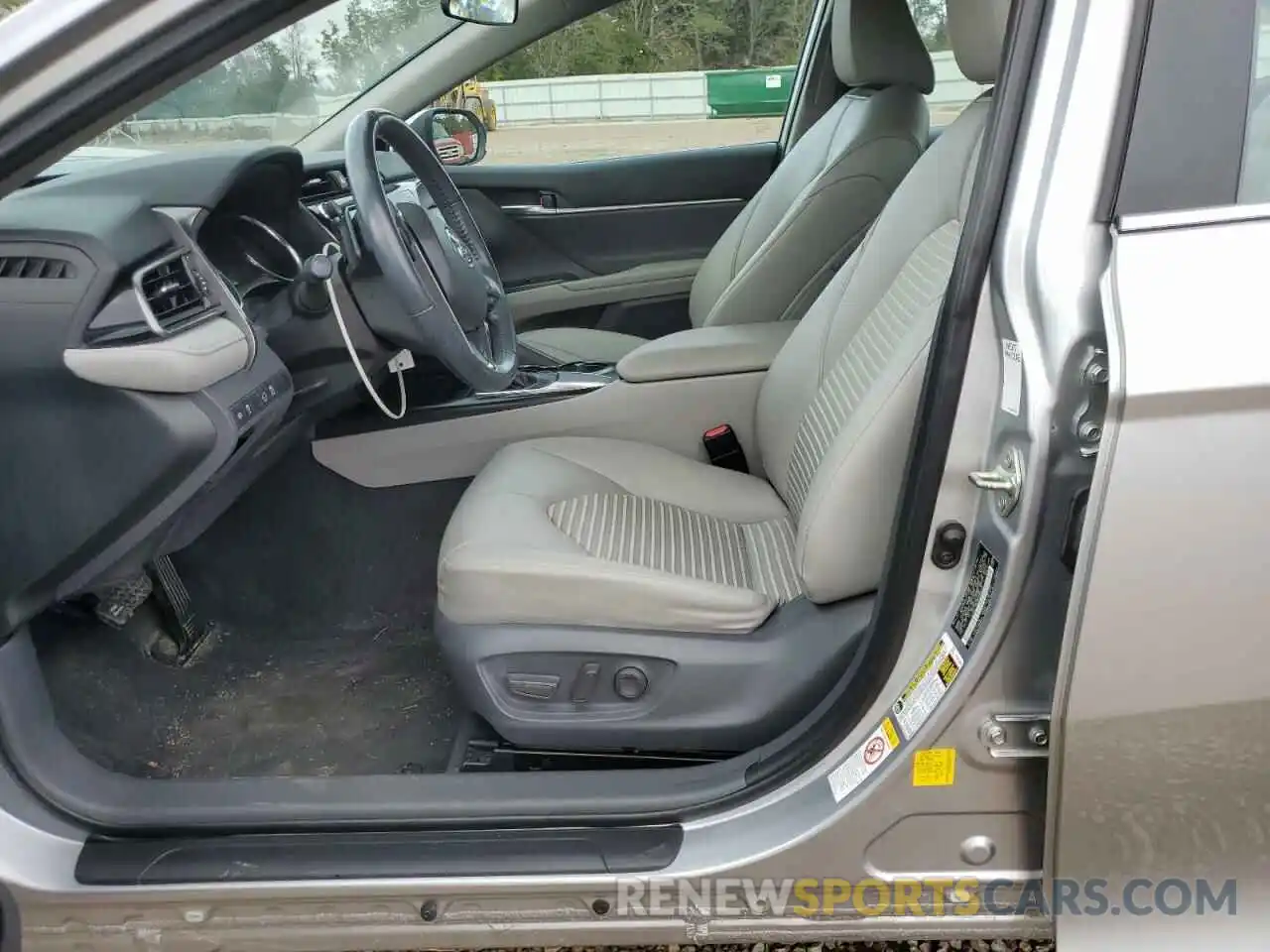 7 Photograph of a damaged car 4T1B11HKXKU695242 TOYOTA CAMRY 2019