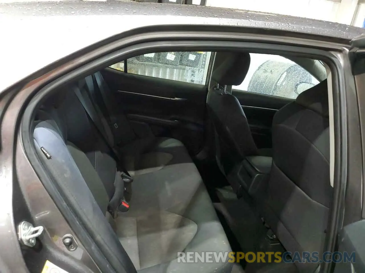 10 Photograph of a damaged car 4T1B11HKXKU695368 TOYOTA CAMRY 2019