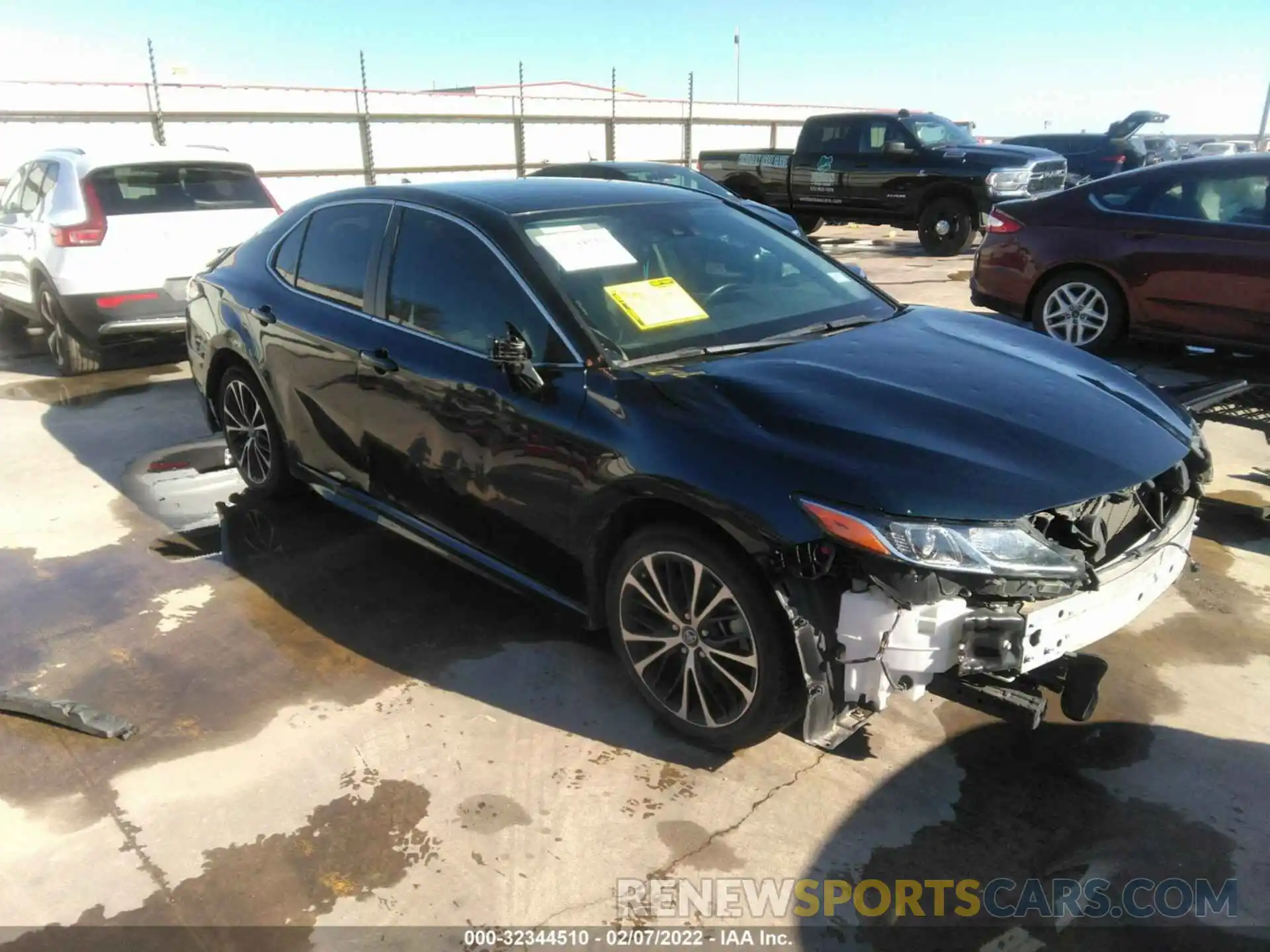 1 Photograph of a damaged car 4T1B11HKXKU695466 TOYOTA CAMRY 2019