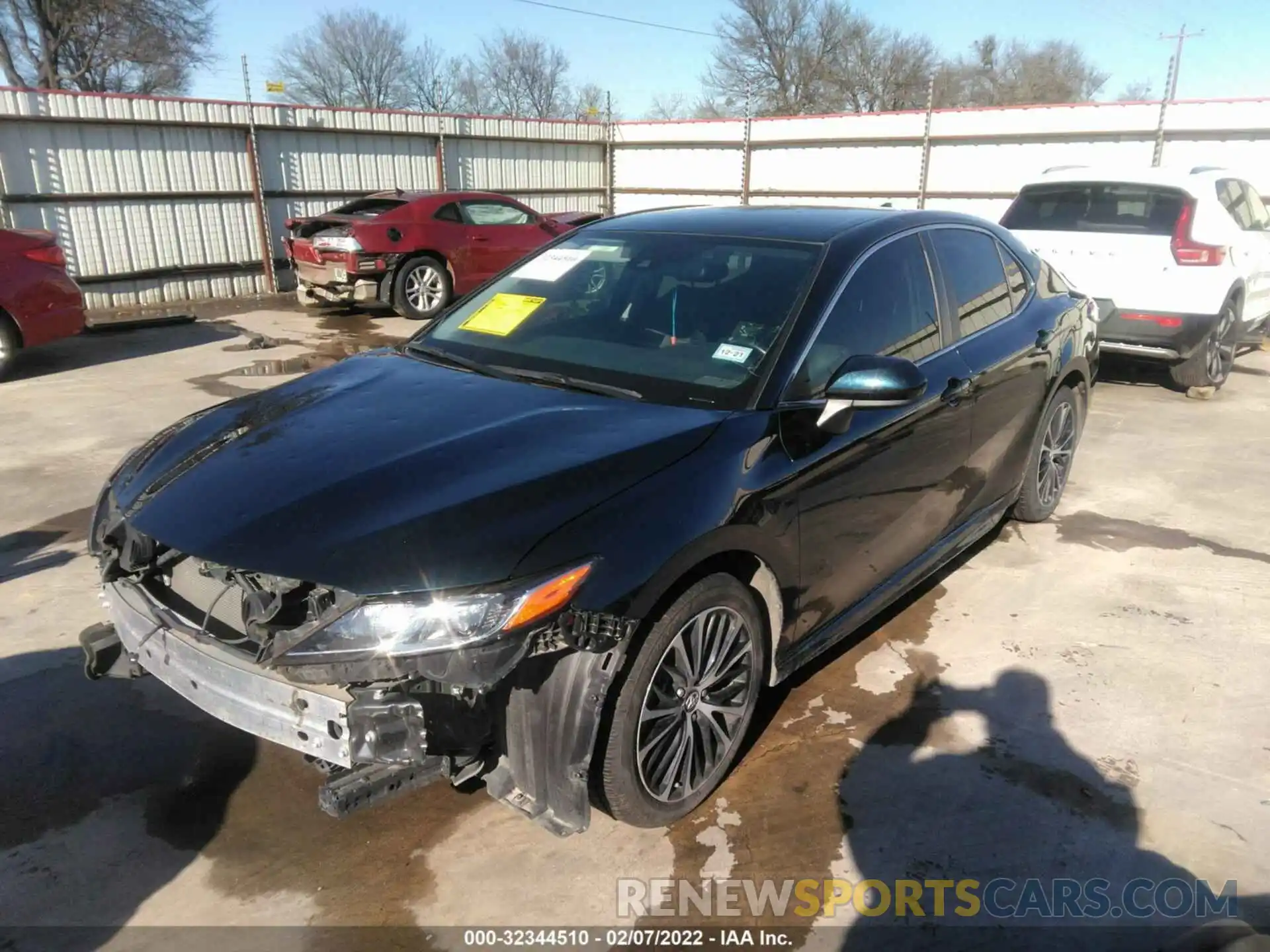 2 Photograph of a damaged car 4T1B11HKXKU695466 TOYOTA CAMRY 2019