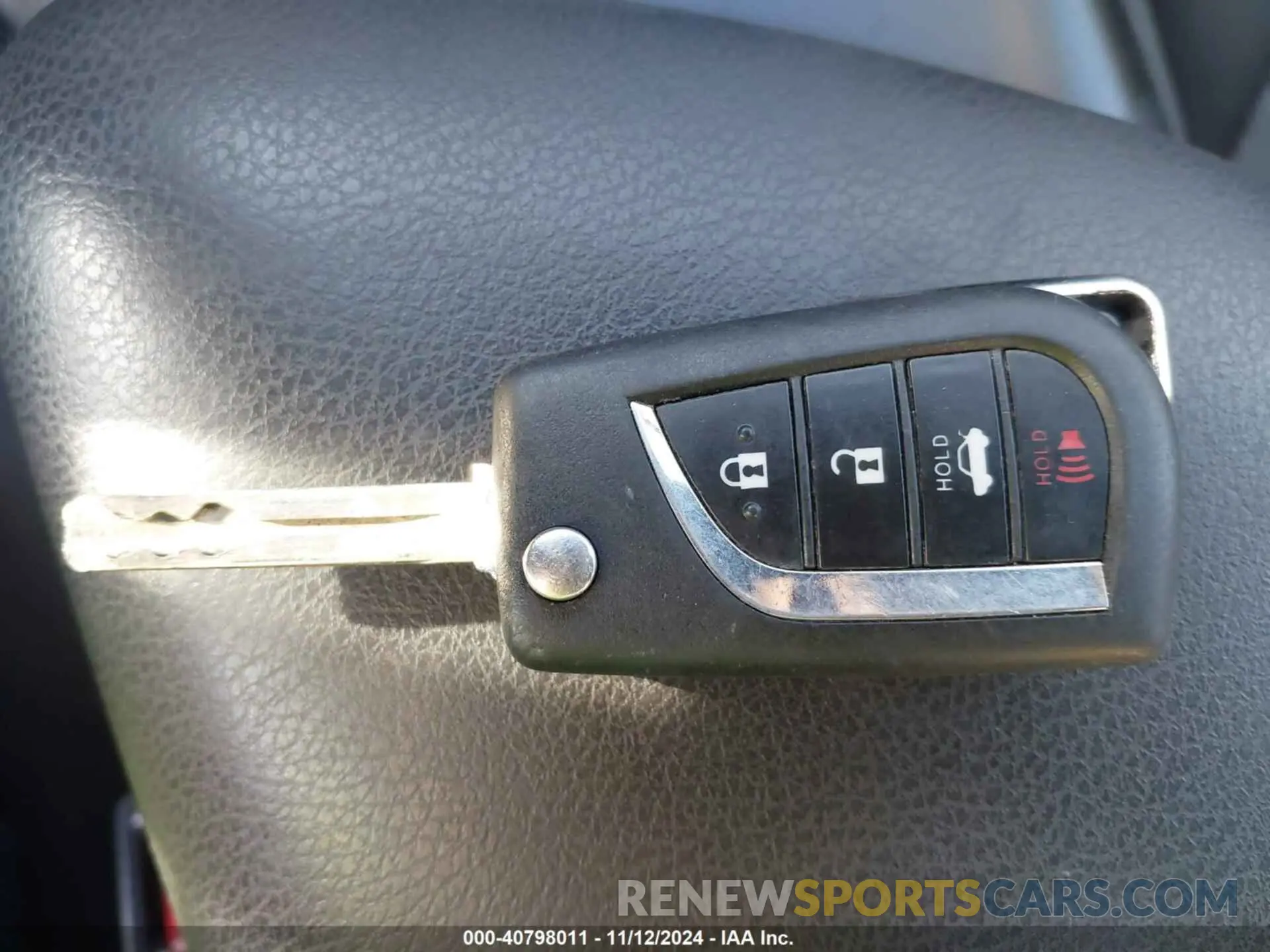 11 Photograph of a damaged car 4T1B11HKXKU696763 TOYOTA CAMRY 2019