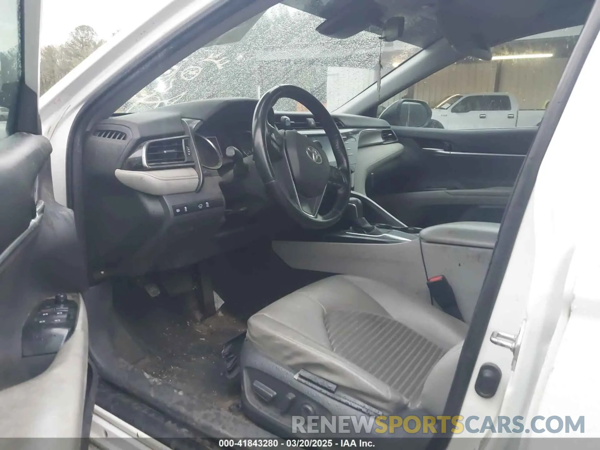 5 Photograph of a damaged car 4T1B11HKXKU706000 TOYOTA CAMRY 2019