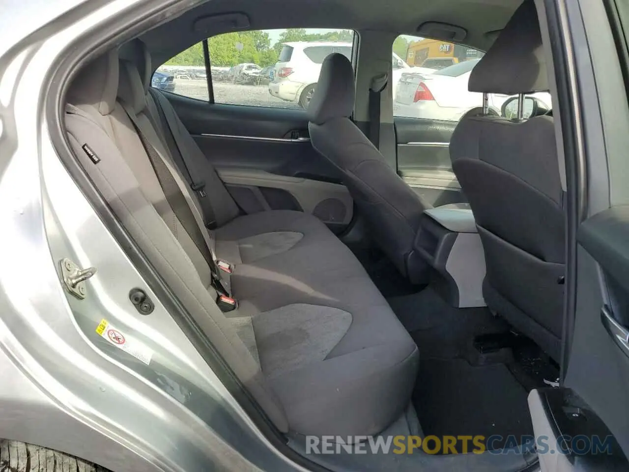 10 Photograph of a damaged car 4T1B11HKXKU708037 TOYOTA CAMRY 2019