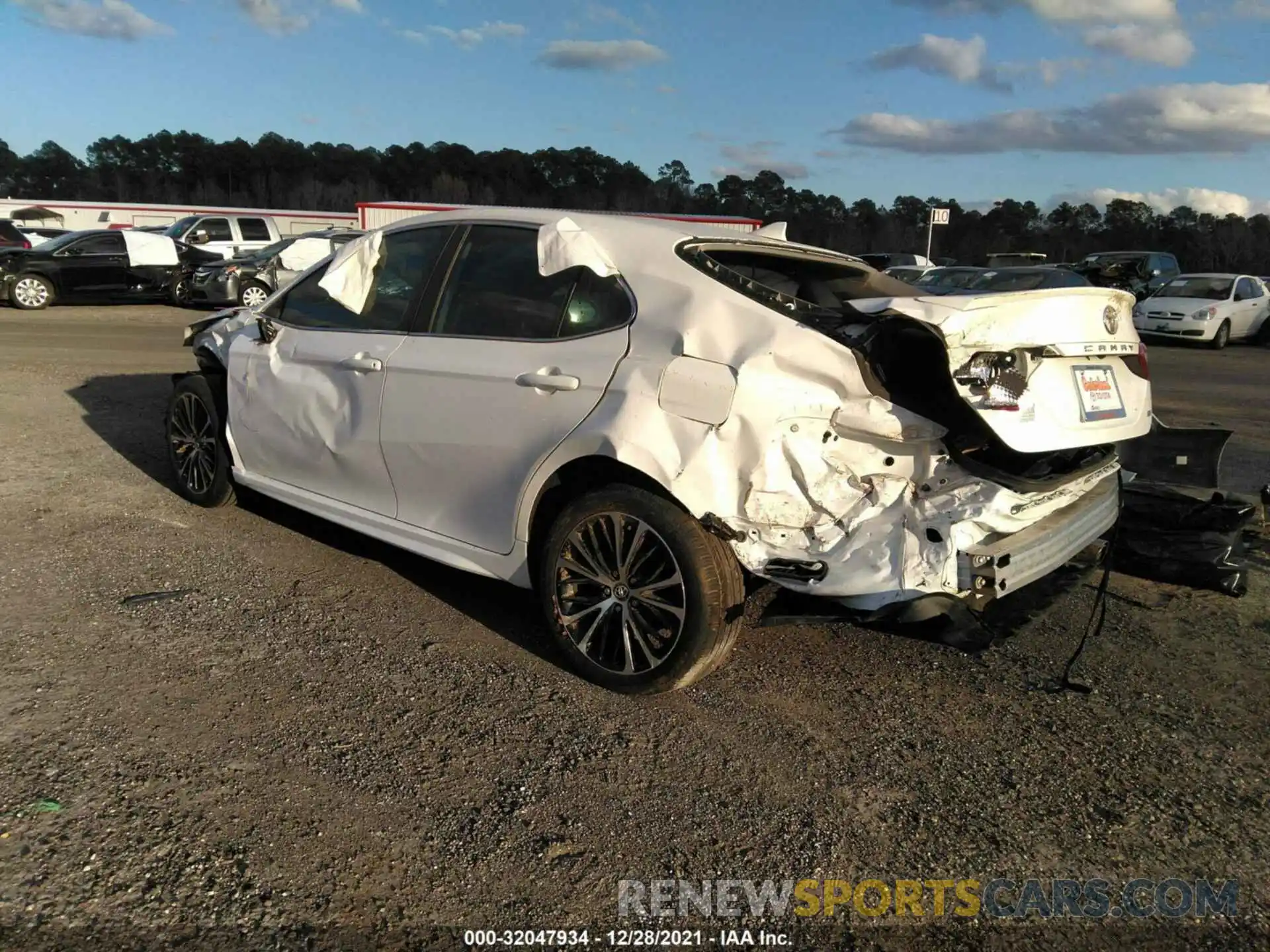 3 Photograph of a damaged car 4T1B11HKXKU710113 TOYOTA CAMRY 2019