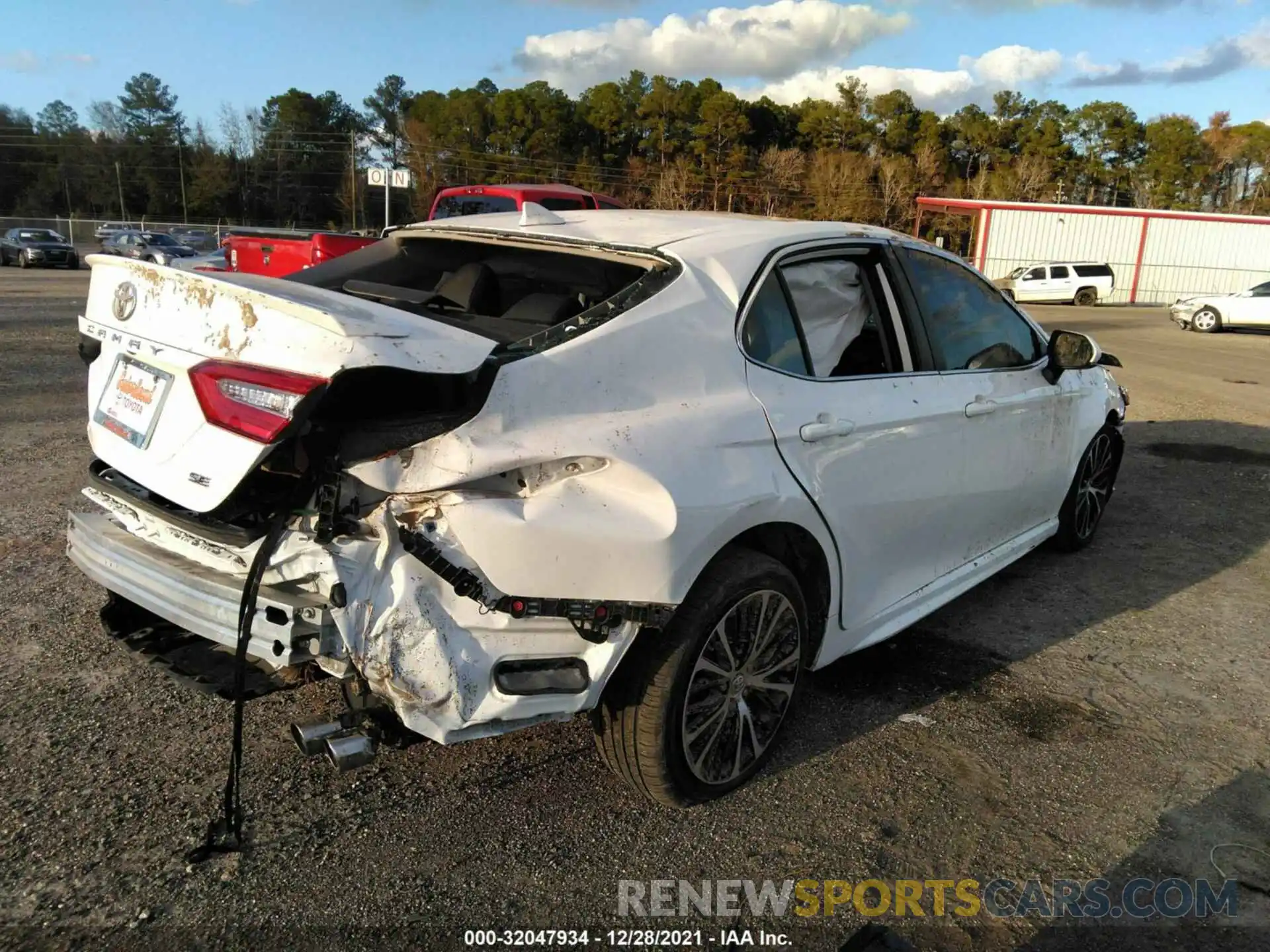 4 Photograph of a damaged car 4T1B11HKXKU710113 TOYOTA CAMRY 2019