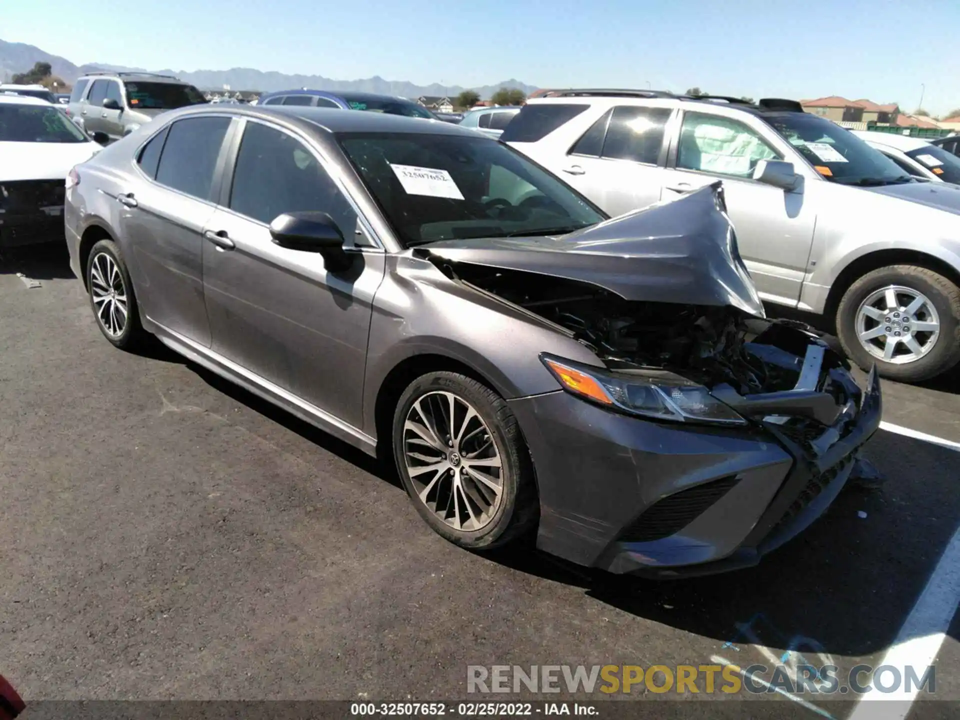 1 Photograph of a damaged car 4T1B11HKXKU711780 TOYOTA CAMRY 2019