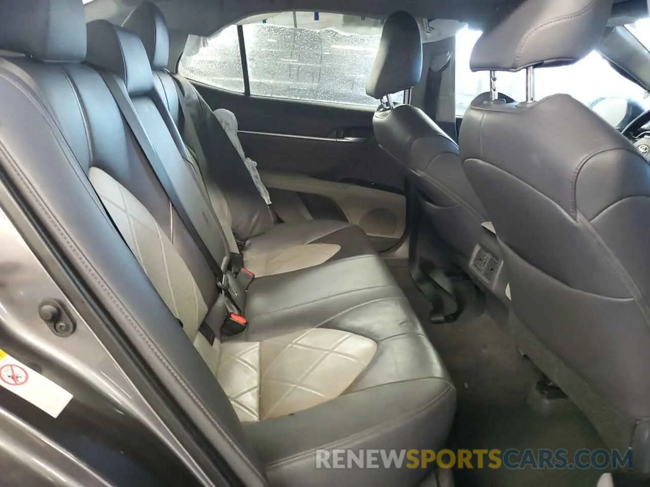 10 Photograph of a damaged car 4T1B11HKXKU715313 TOYOTA CAMRY 2019