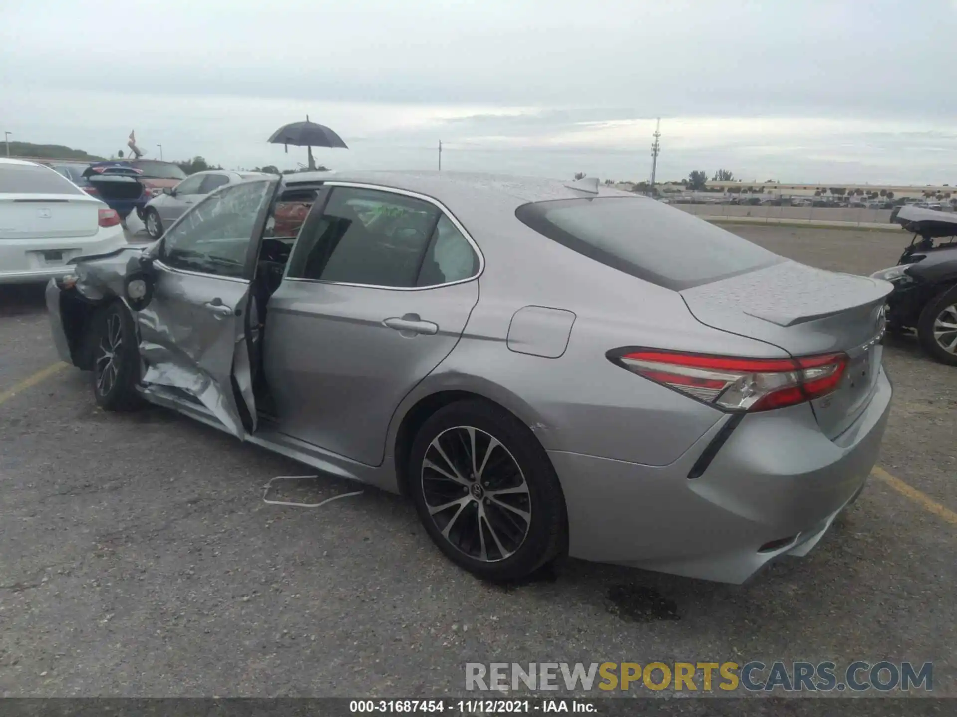 3 Photograph of a damaged car 4T1B11HKXKU720818 TOYOTA CAMRY 2019