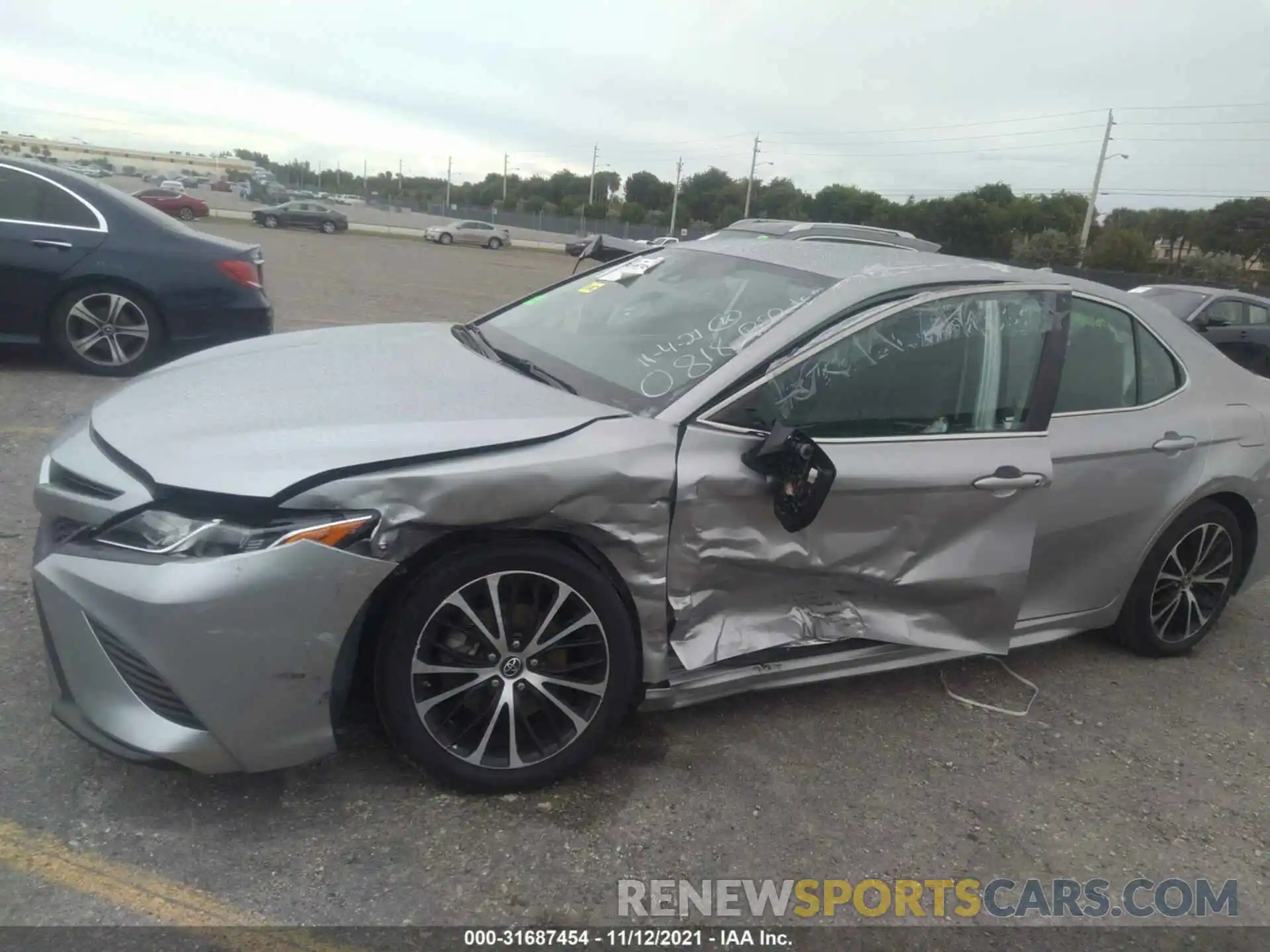 6 Photograph of a damaged car 4T1B11HKXKU720818 TOYOTA CAMRY 2019