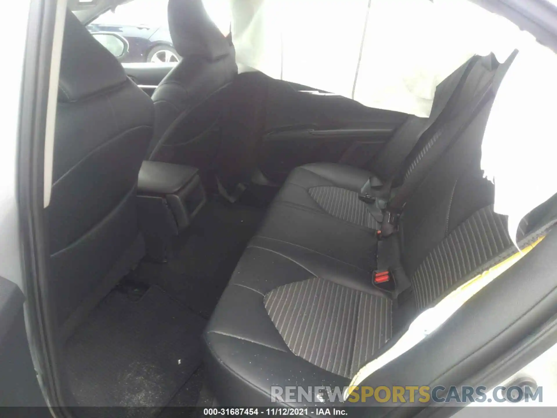 8 Photograph of a damaged car 4T1B11HKXKU720818 TOYOTA CAMRY 2019