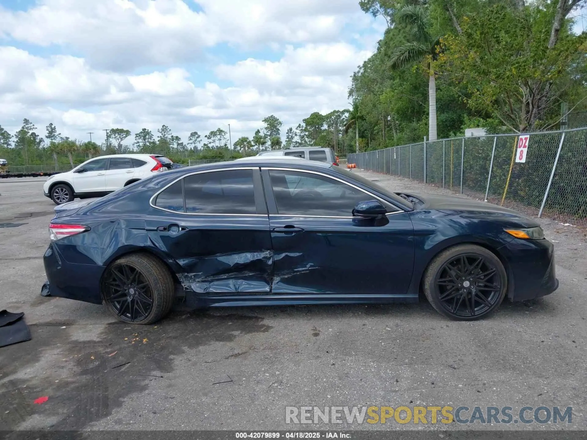 13 Photograph of a damaged car 4T1B11HKXKU723766 TOYOTA CAMRY 2019