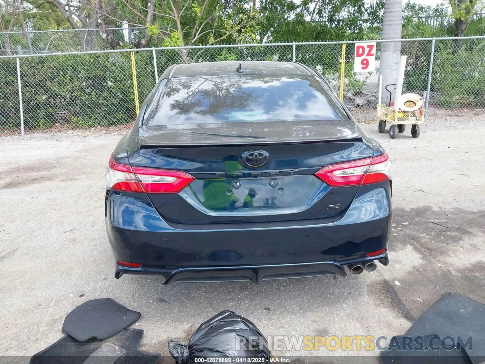 16 Photograph of a damaged car 4T1B11HKXKU723766 TOYOTA CAMRY 2019