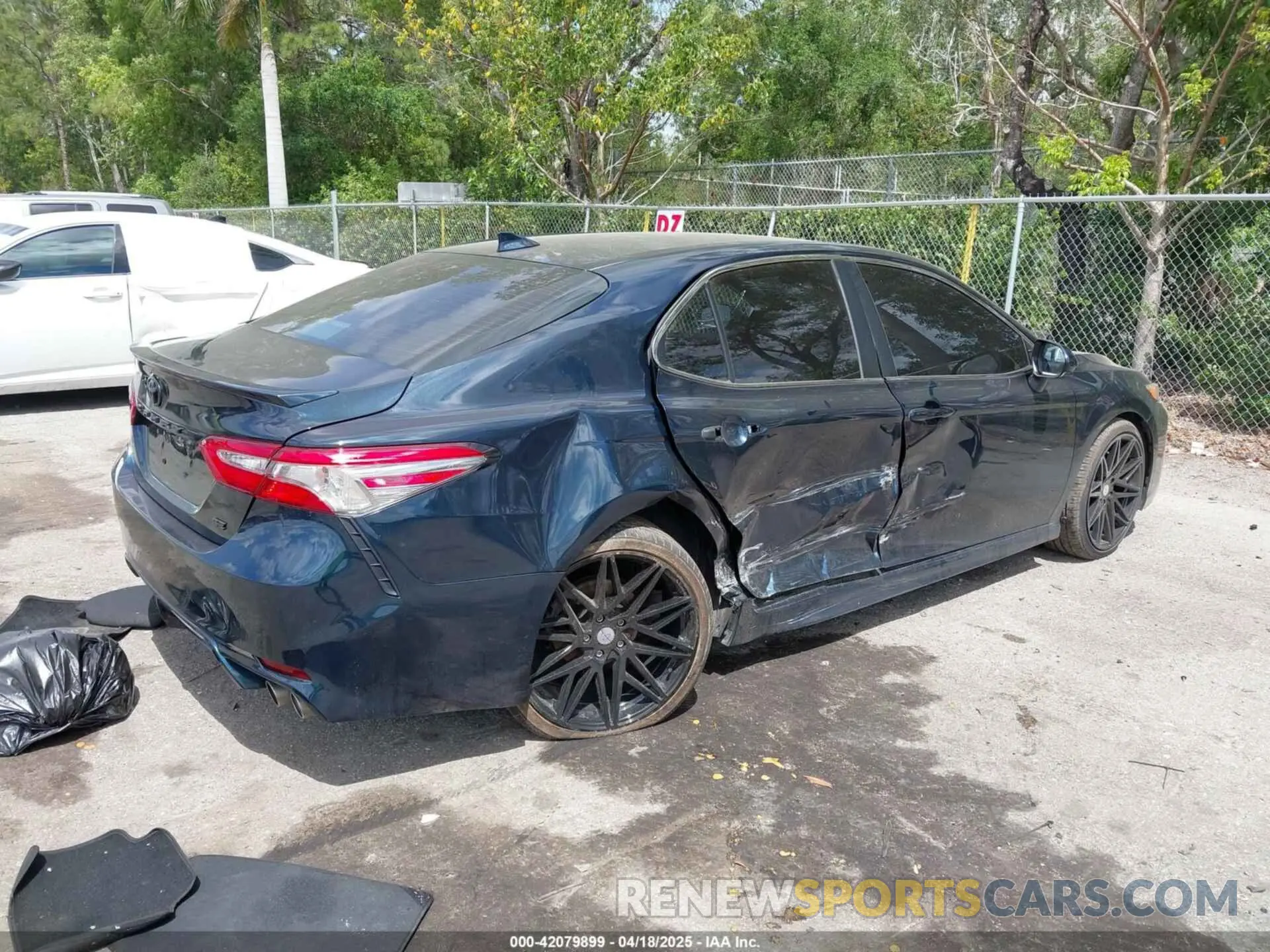 4 Photograph of a damaged car 4T1B11HKXKU723766 TOYOTA CAMRY 2019