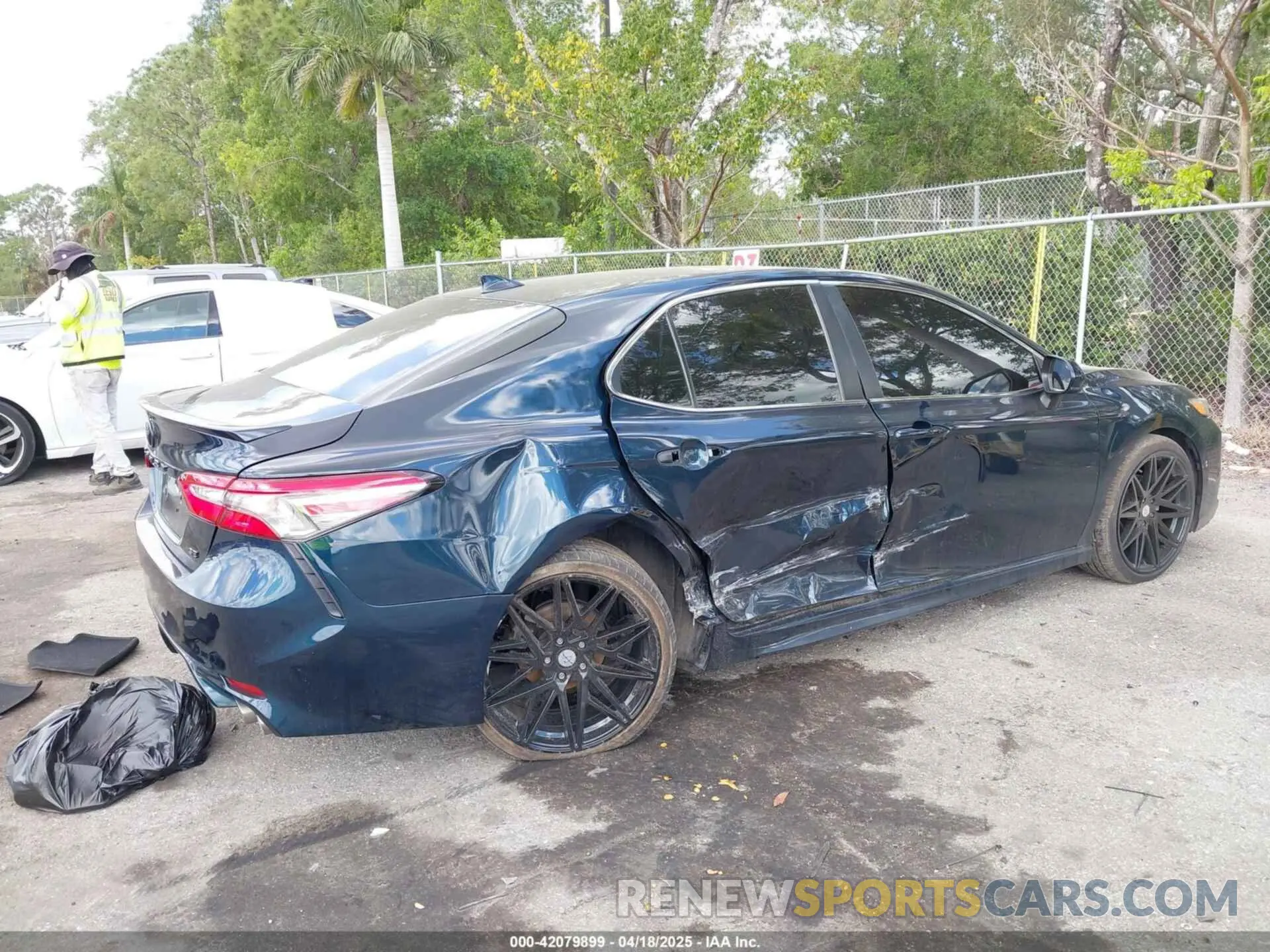 6 Photograph of a damaged car 4T1B11HKXKU723766 TOYOTA CAMRY 2019