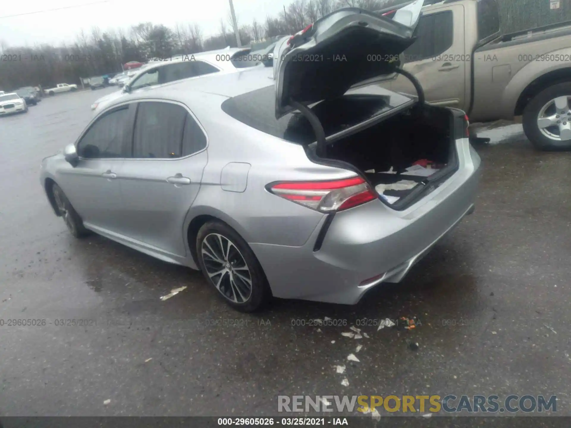 3 Photograph of a damaged car 4T1B11HKXKU724304 TOYOTA CAMRY 2019