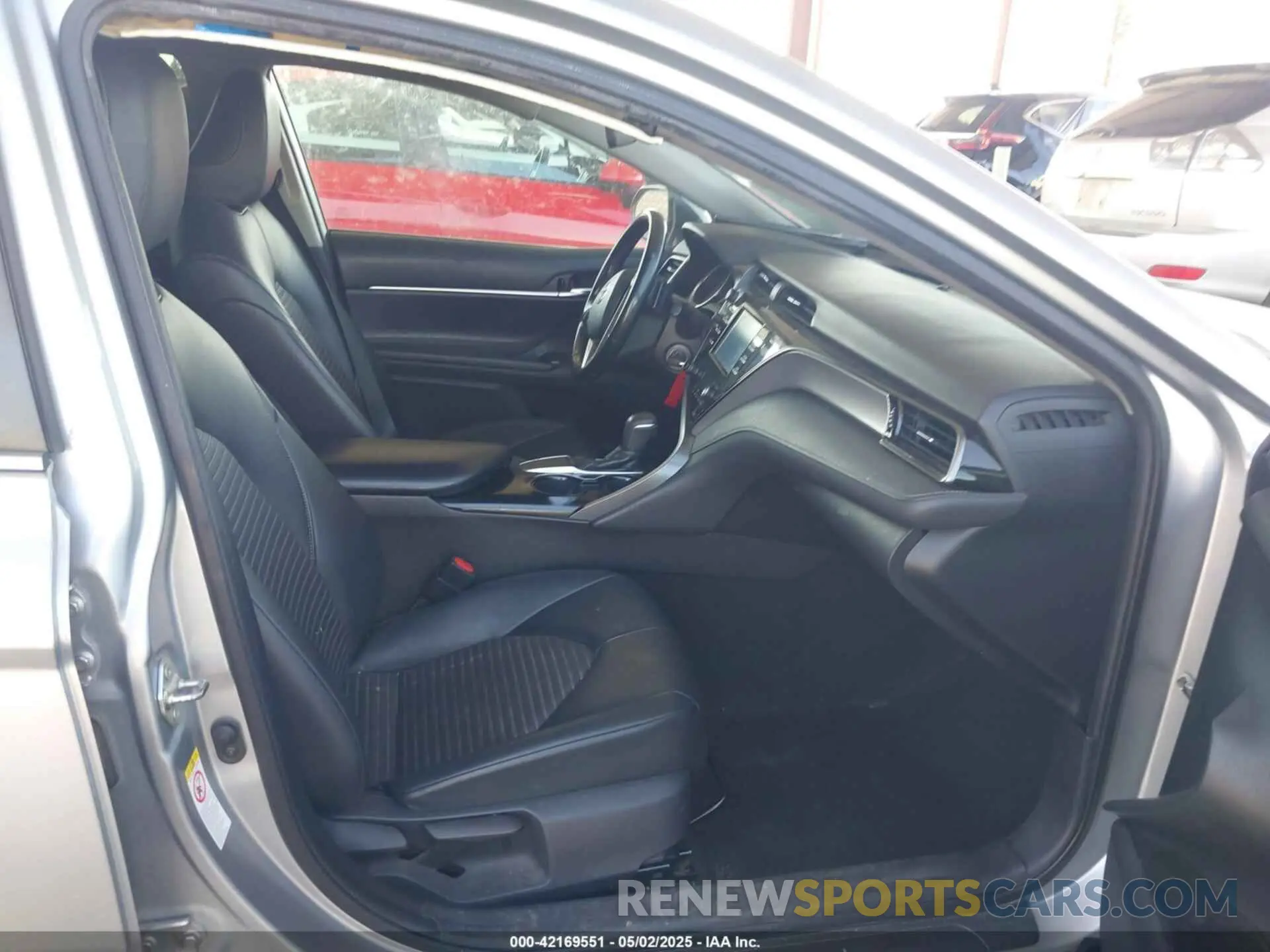 5 Photograph of a damaged car 4T1B11HKXKU727705 TOYOTA CAMRY 2019