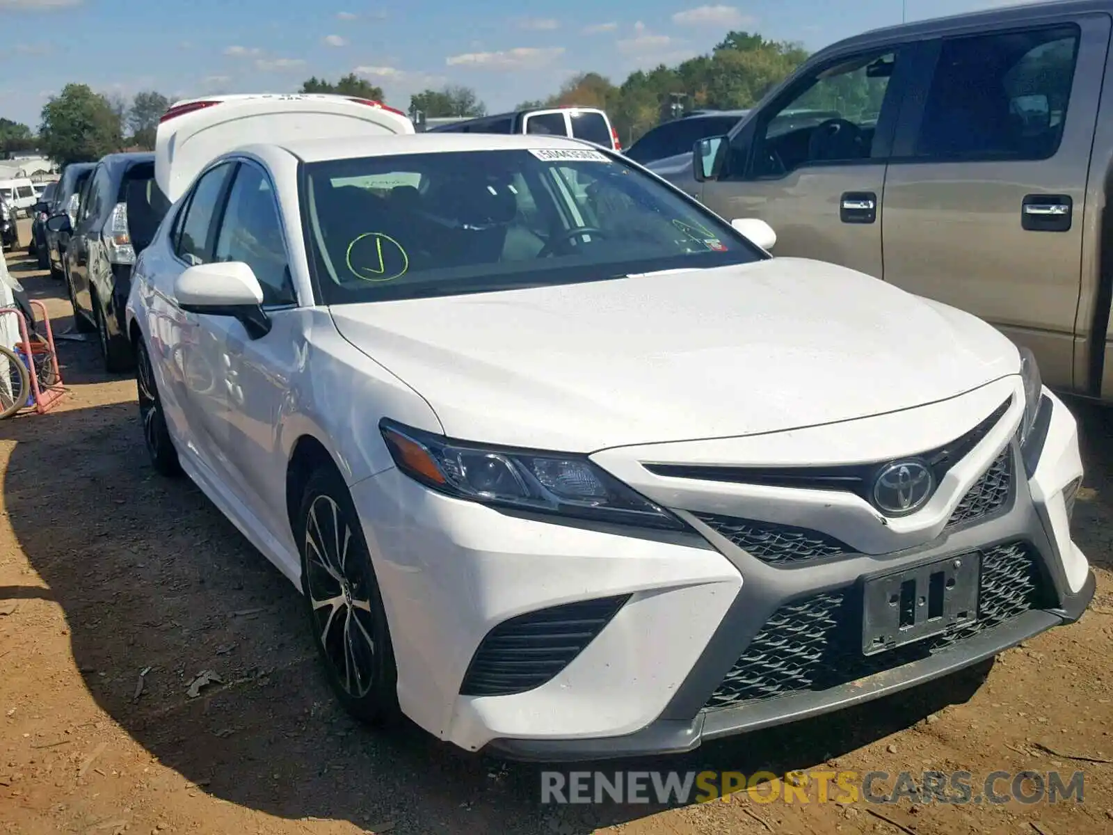 1 Photograph of a damaged car 4T1B11HKXKU729227 TOYOTA CAMRY 2019