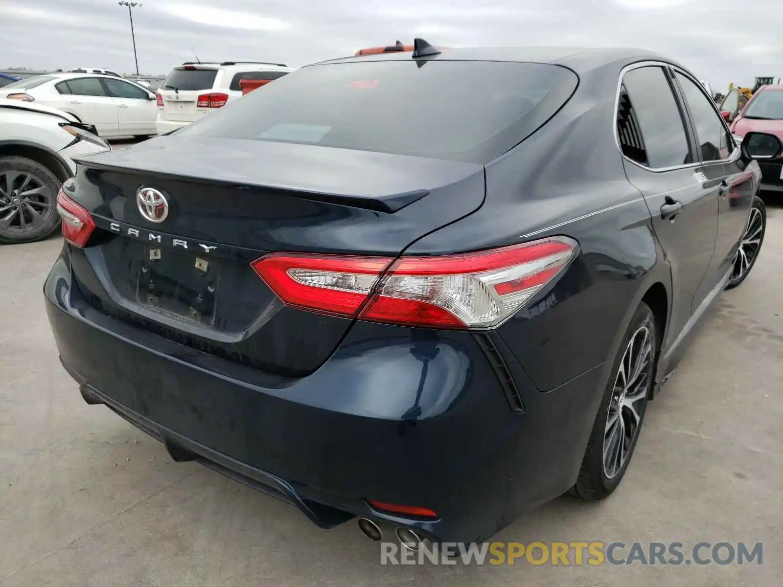 4 Photograph of a damaged car 4T1B11HKXKU730717 TOYOTA CAMRY 2019