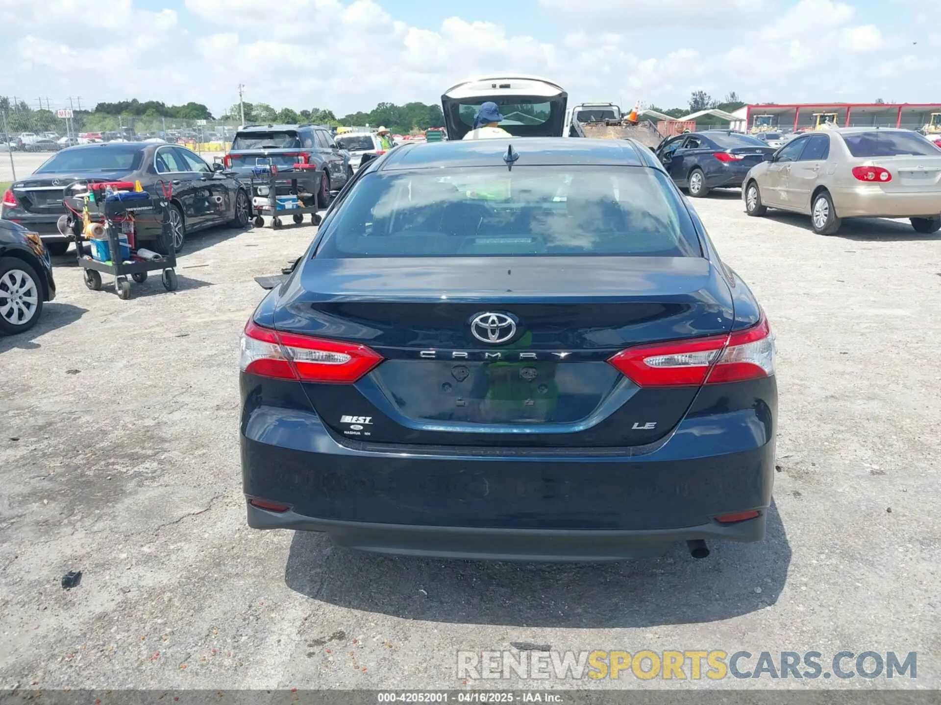 17 Photograph of a damaged car 4T1B11HKXKU732905 TOYOTA CAMRY 2019