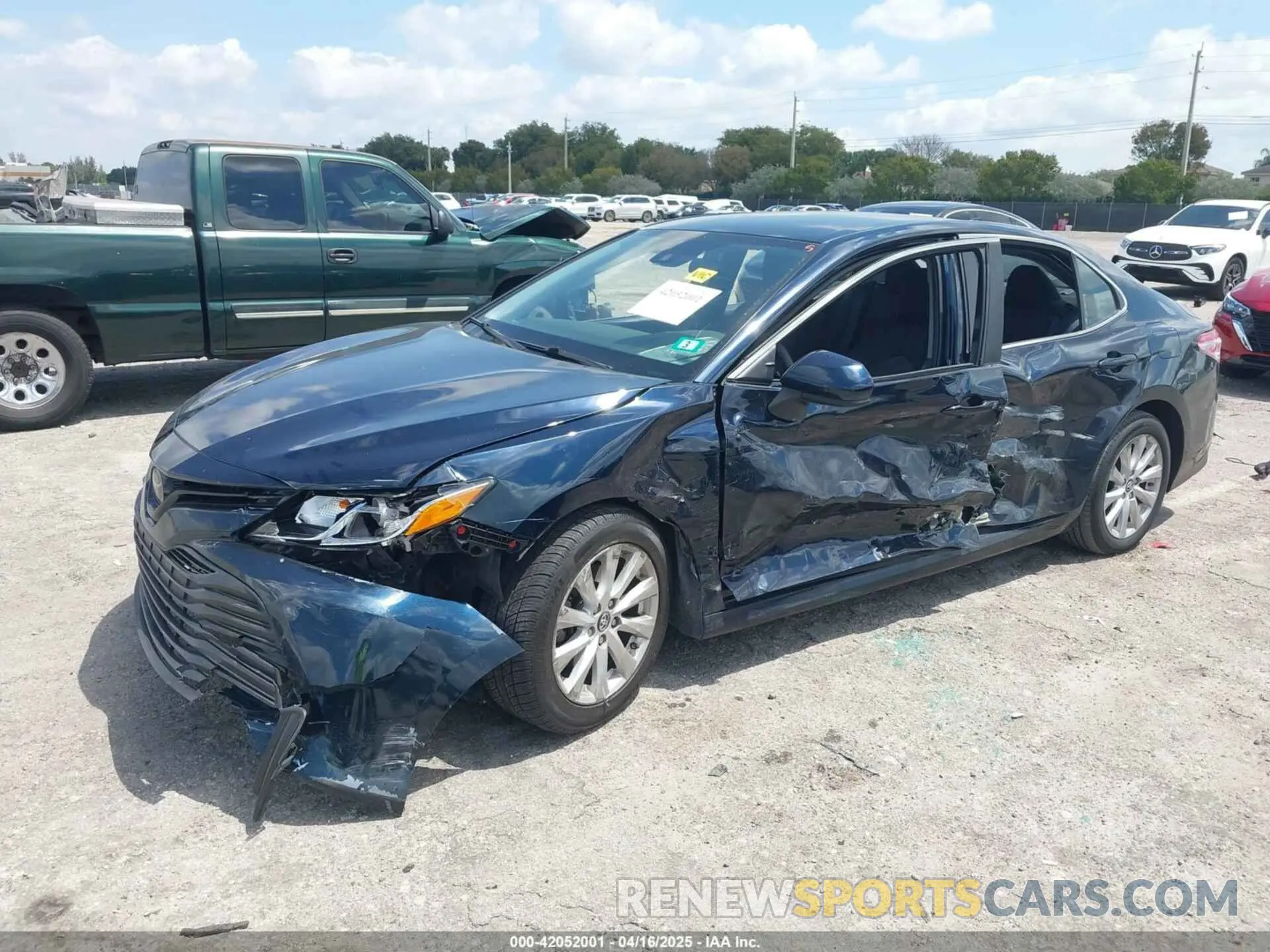 2 Photograph of a damaged car 4T1B11HKXKU732905 TOYOTA CAMRY 2019