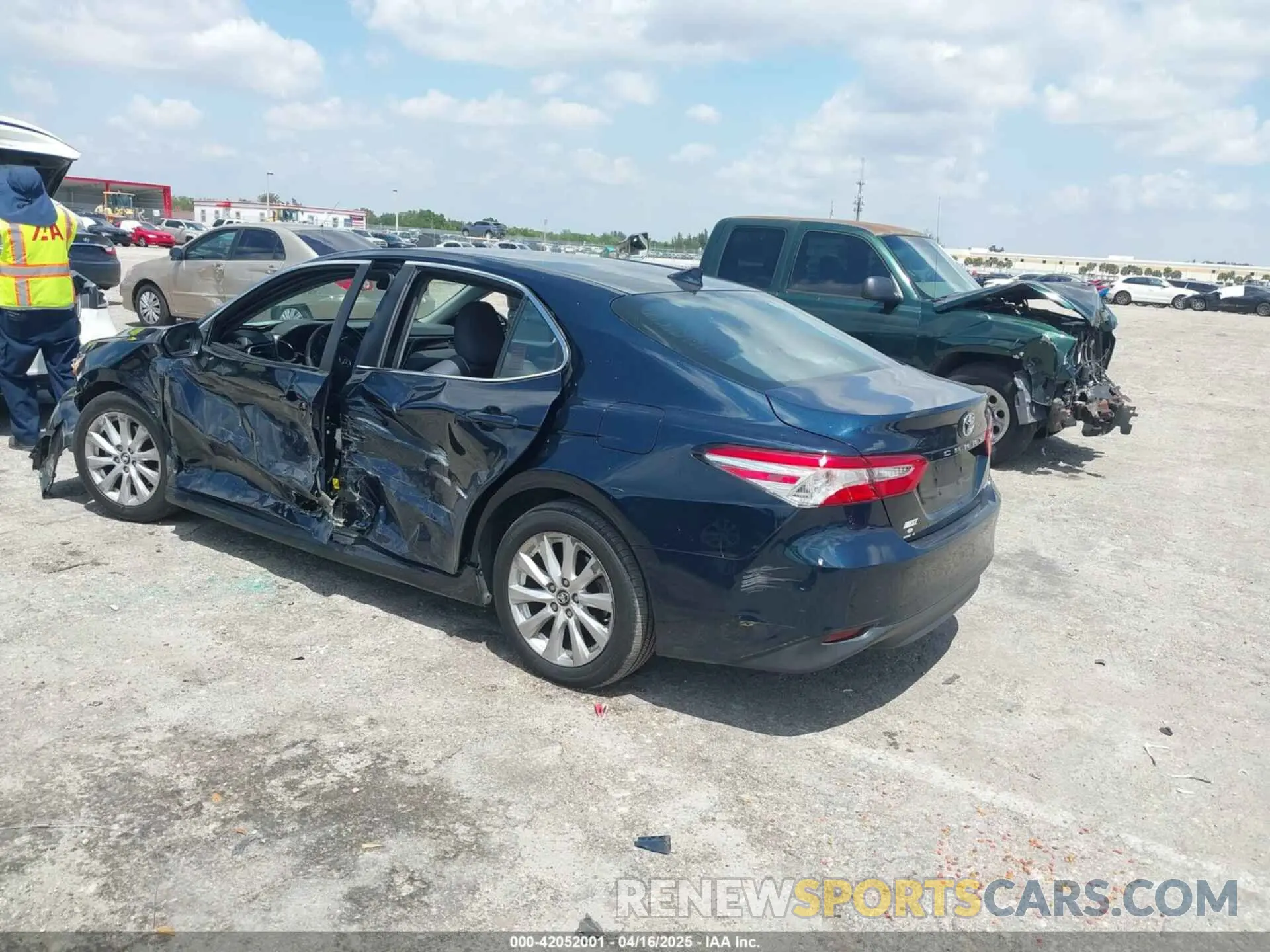 3 Photograph of a damaged car 4T1B11HKXKU732905 TOYOTA CAMRY 2019